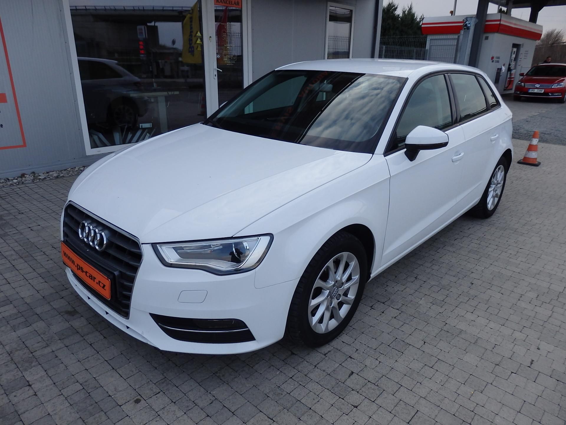 Audi A3, SPORTBACK 1.6 TDI KLIMA - fotka 2