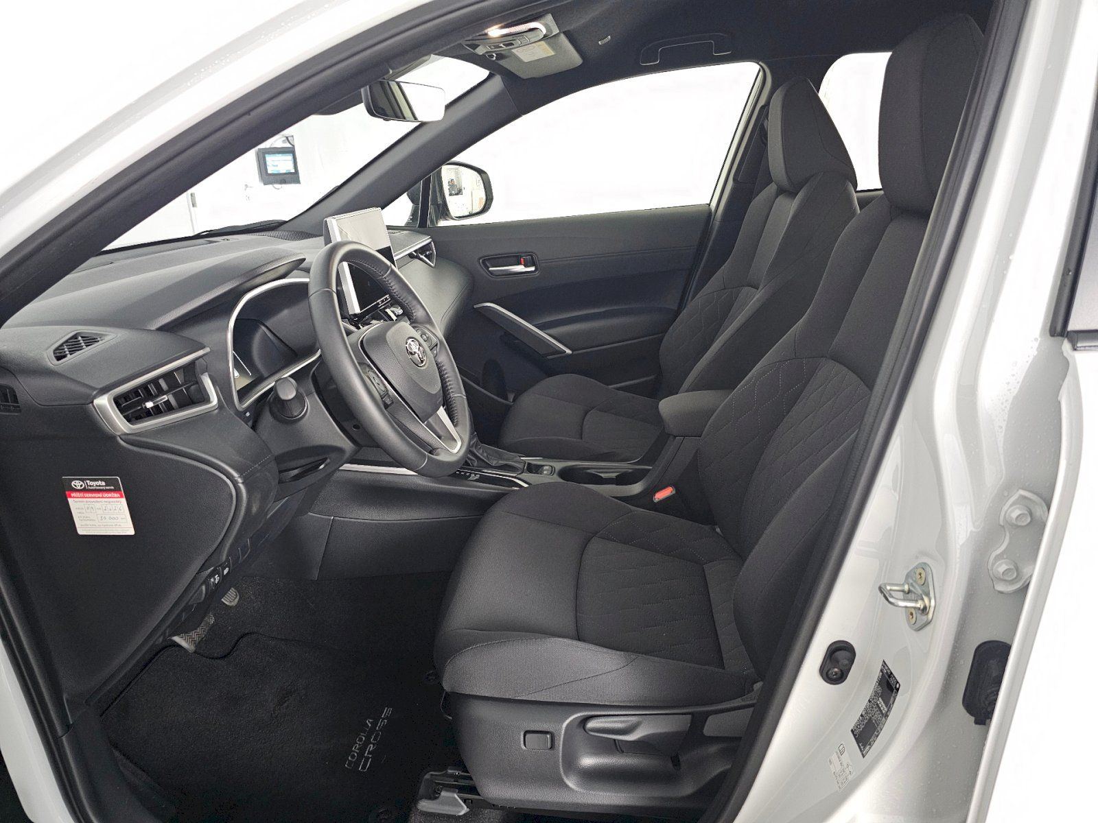 Toyota Corolla Cross, 1.8HEV 140k STYLE TECH - fotka 6