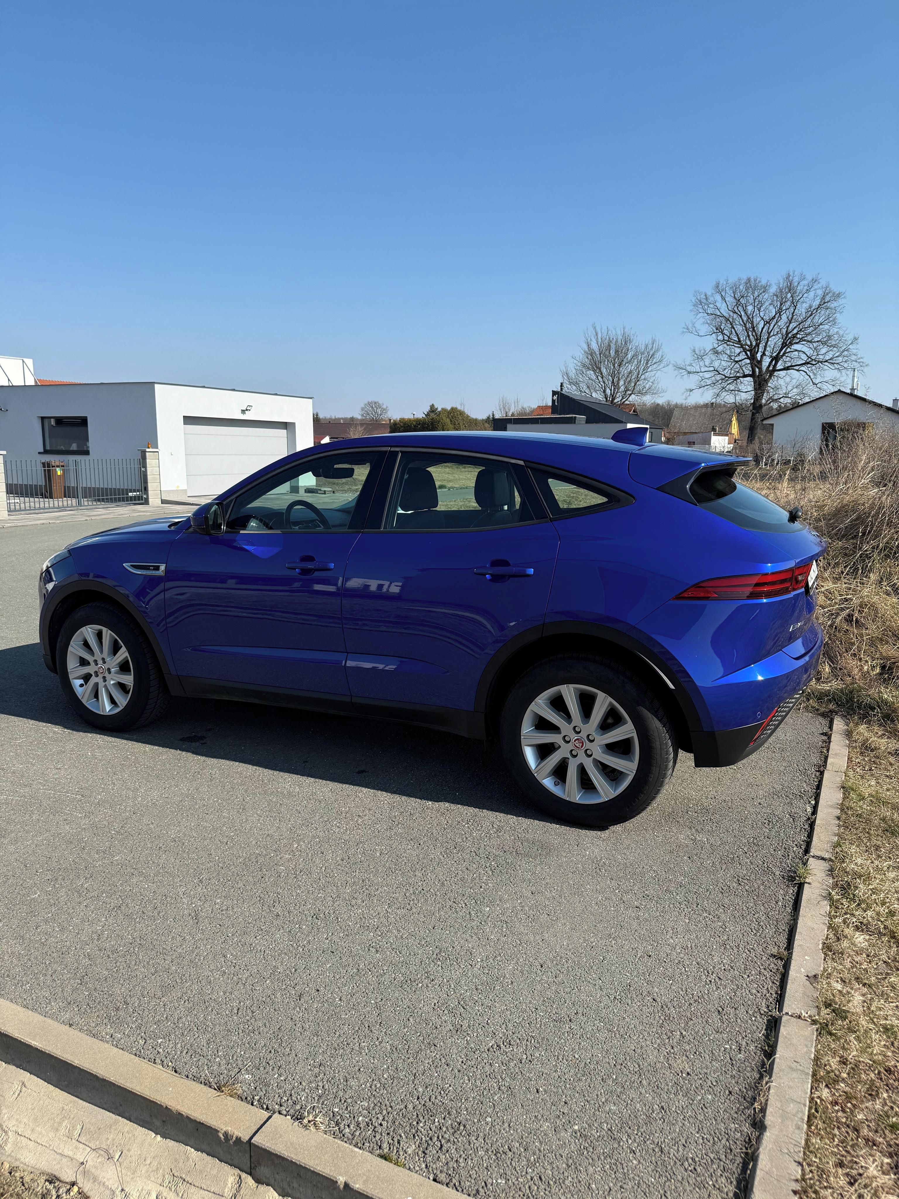 Jaguar E-Pace, 2,0 D 150 AWD, LED,4X4,AUT - fotka 5