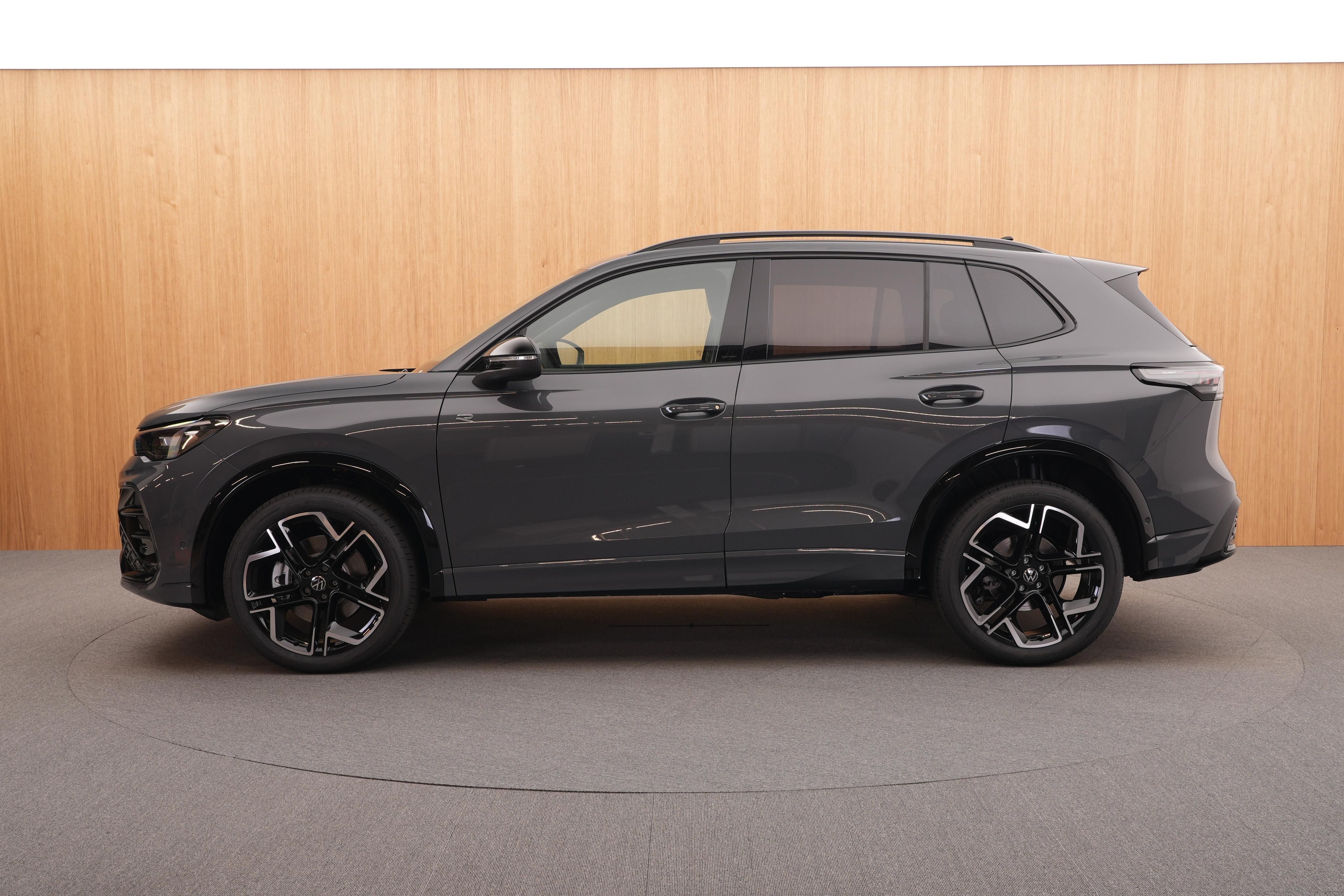 Volkswagen Tiguan, R-Line People 2.0 TSI 4x4 DSG - fotka 2