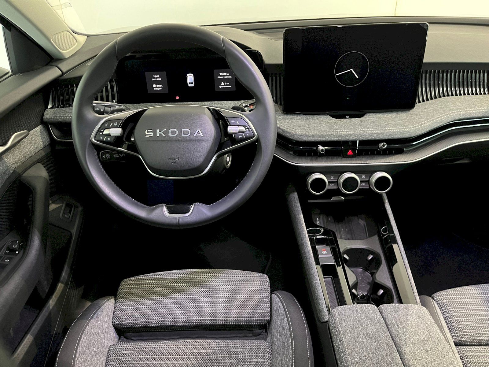 Škoda Superb, Combi 2.0 TDI 110 kW A7F Selec - fotka 5