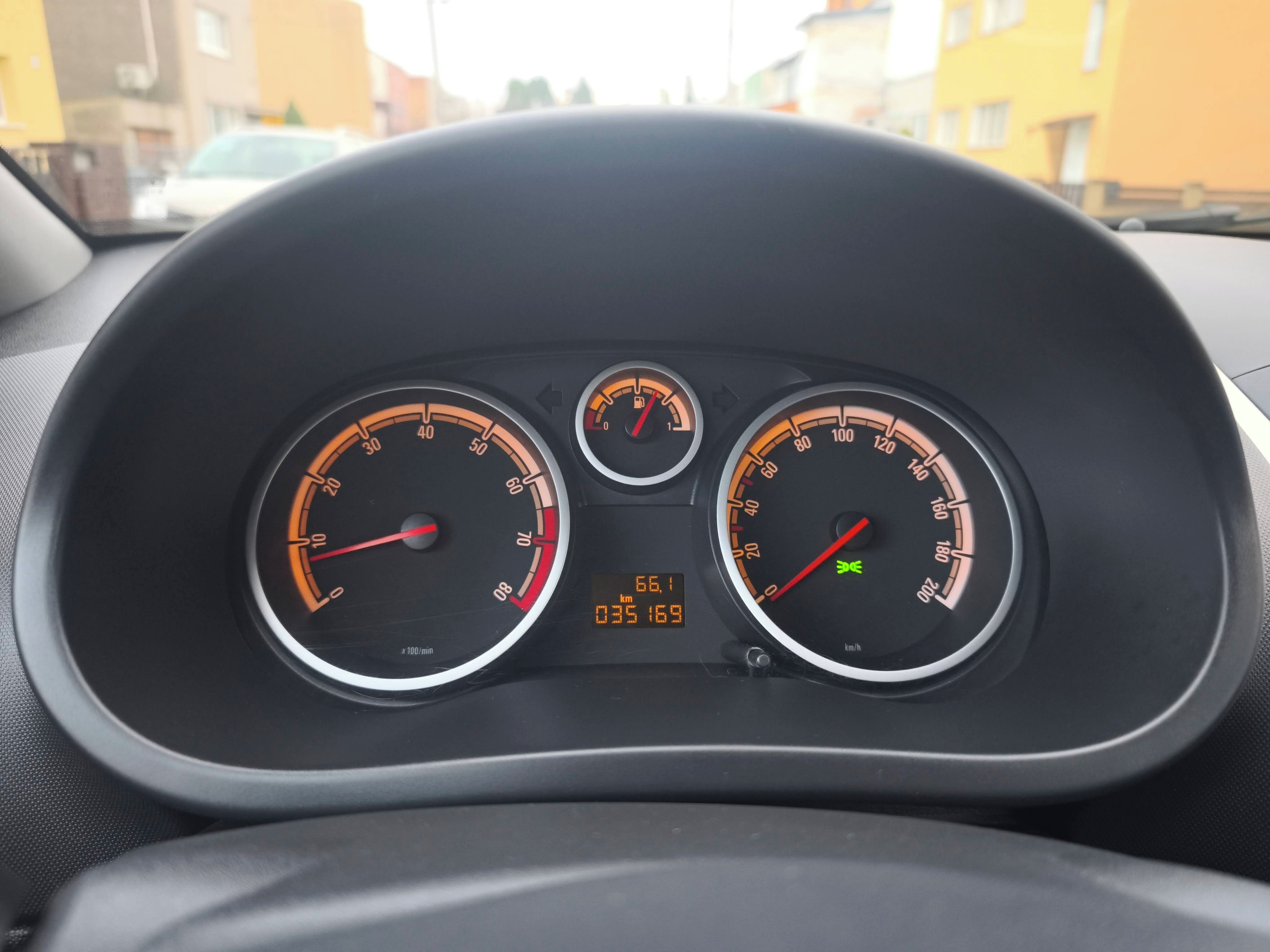 Opel Corsa, Opel Corsa 1.2i (63 kW) - fotka 2