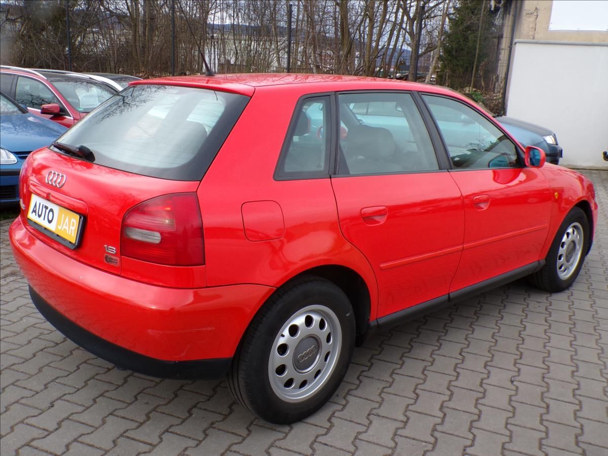 Audi A3, 1,6 i  KLIMATIZACE - fotka 4