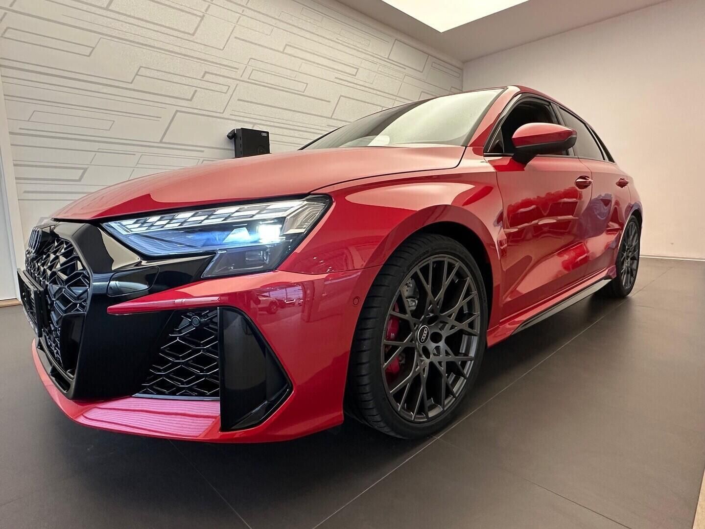 Audi RS3, Sportback  2,5 TFSI 294 kW - fotka 4