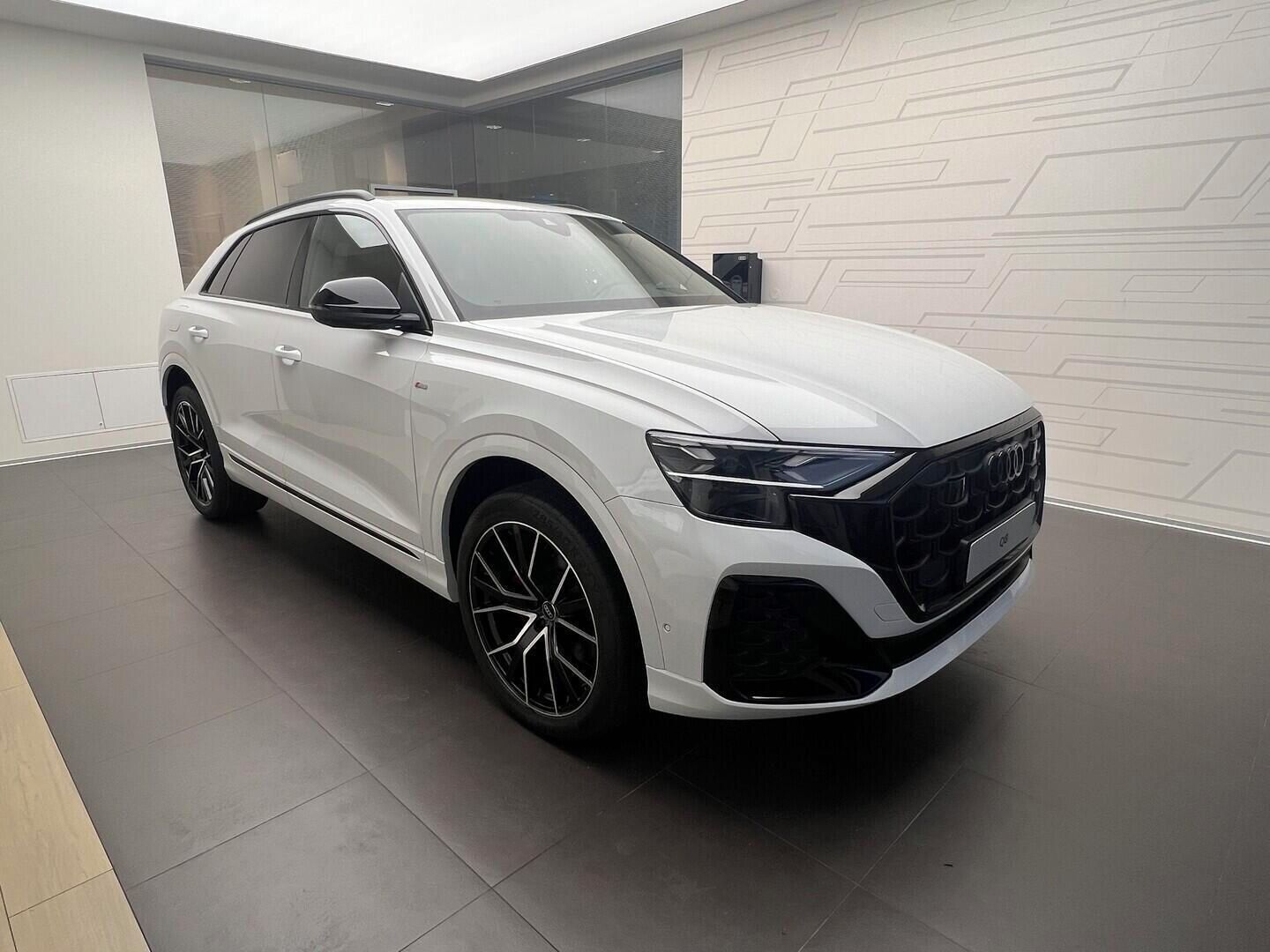 Audi Q8, SUV 50 TDI quattro 210 kW - fotka 4