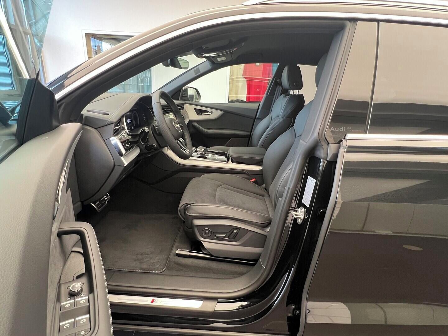 Audi Q8, SUV 50 TDI quattro 210 kW - fotka 6
