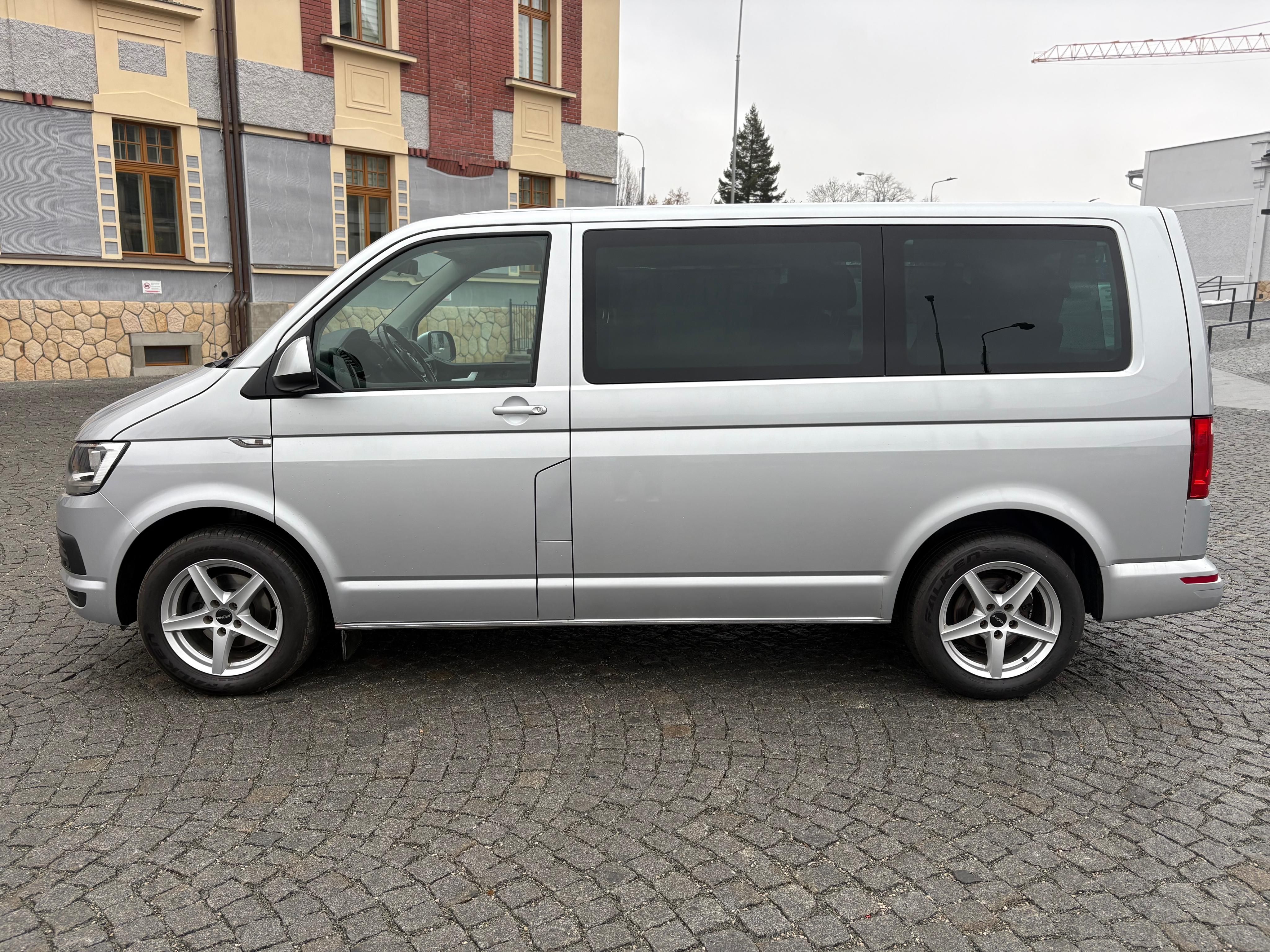 Volkswagen Caravelle, 2.0TDi 110kw DSG 9 míst - fotka 5