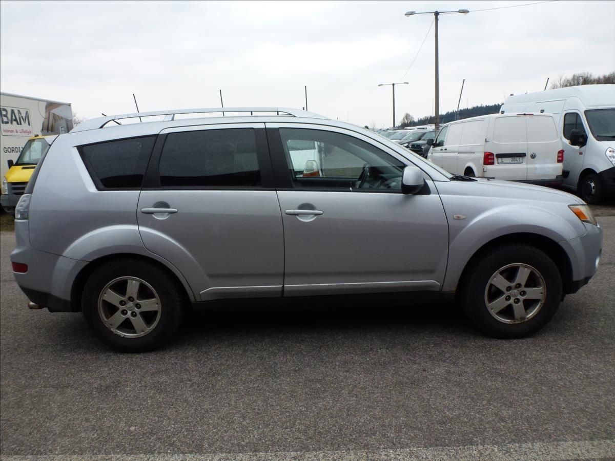 Mitsubishi Outlander, 2,0 Di-D 103KW (VW) 4x4 - fotka 6