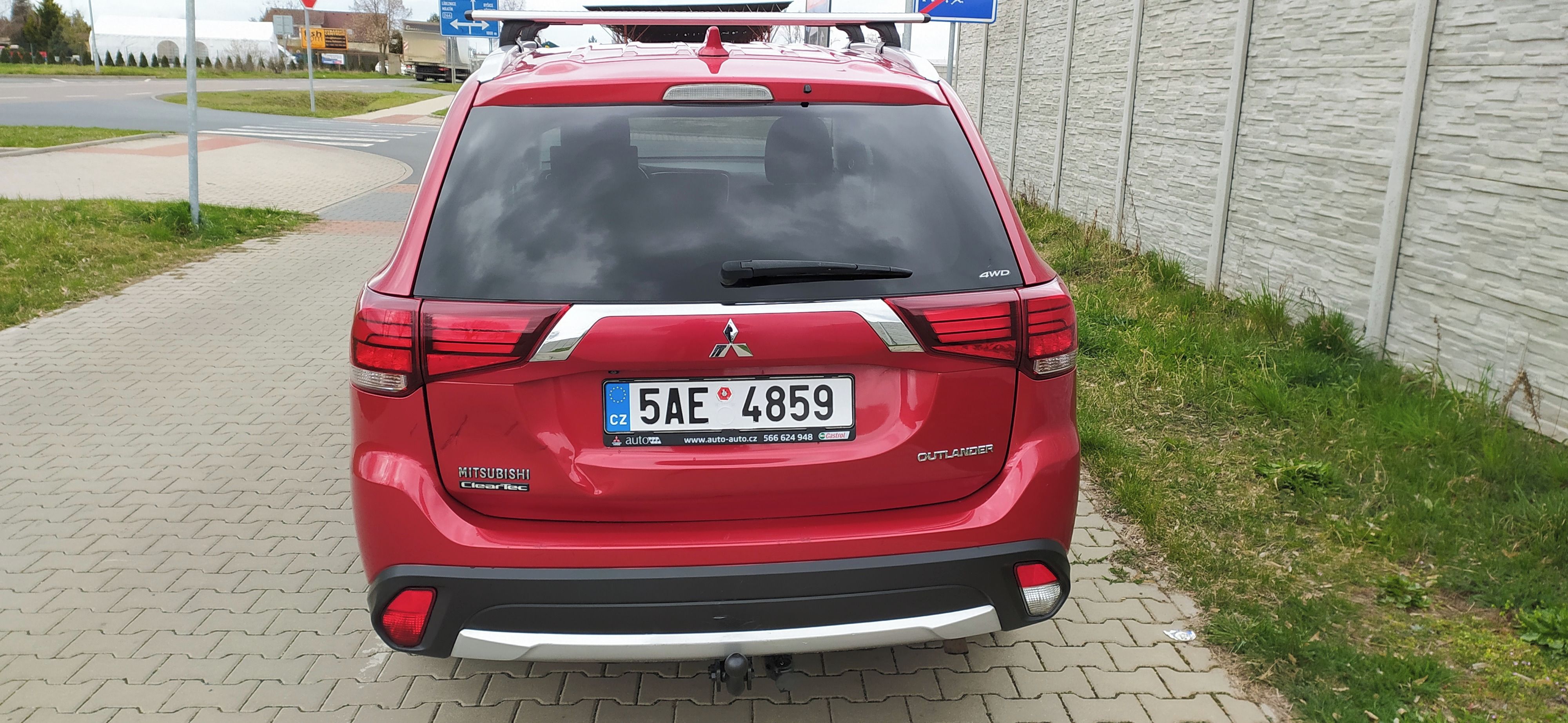 Mitsubishi Outlander, 2.2Di-D 4wdČR,7MÍST,INTENSE - fotka 5