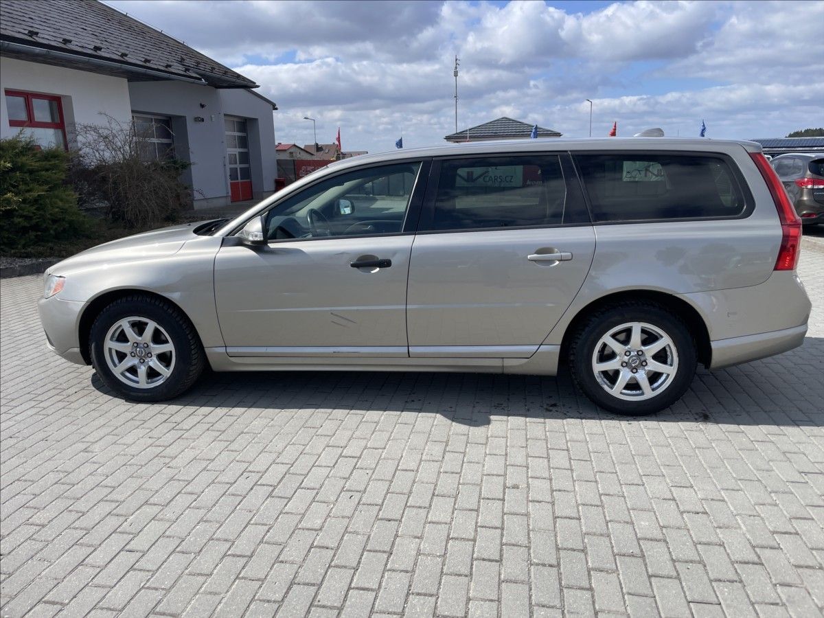 Volvo V70, 2,0 d 100kw Momentum Kinetic o - fotka 2