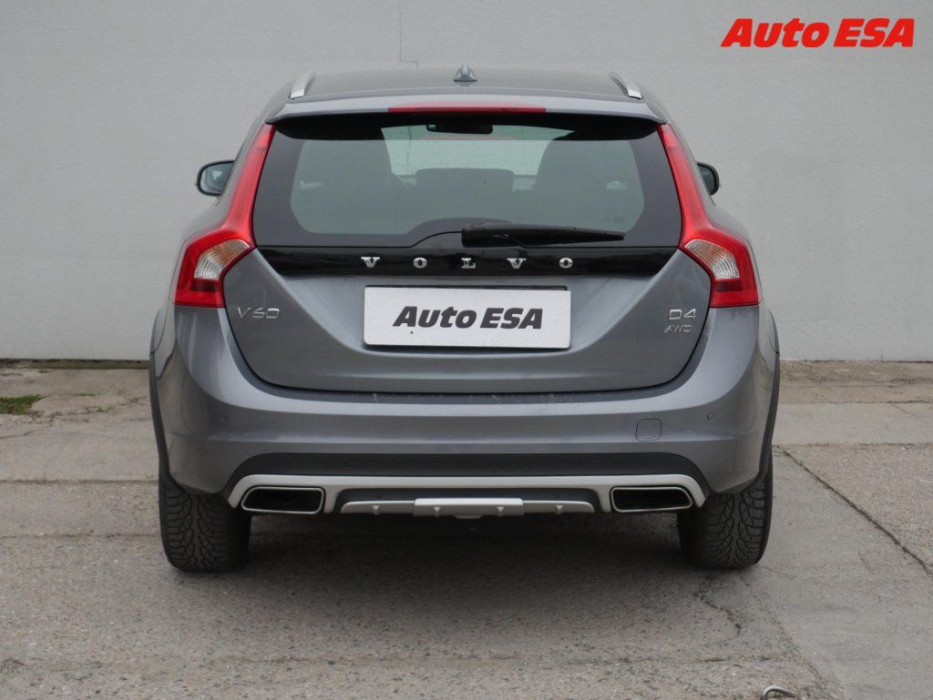 Volvo V60, 2.4 D4 Cross Country,AT - fotka 5