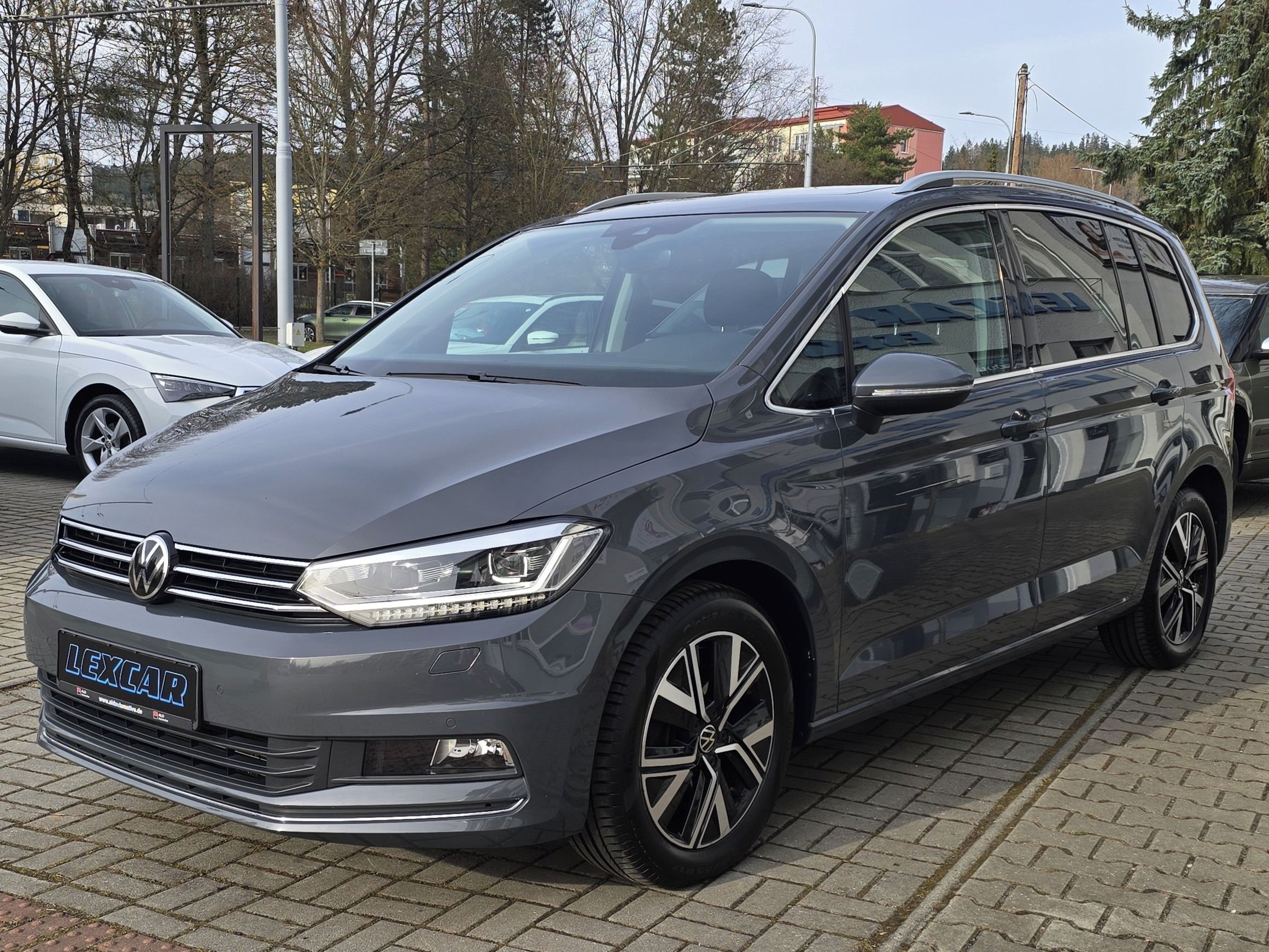 Volkswagen Touran, 2.0TDI DSG Highline 1.maj. DPH - fotka 3