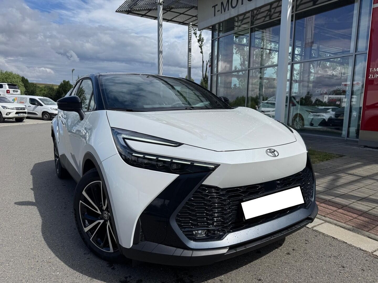 Toyota C-HR, Executive