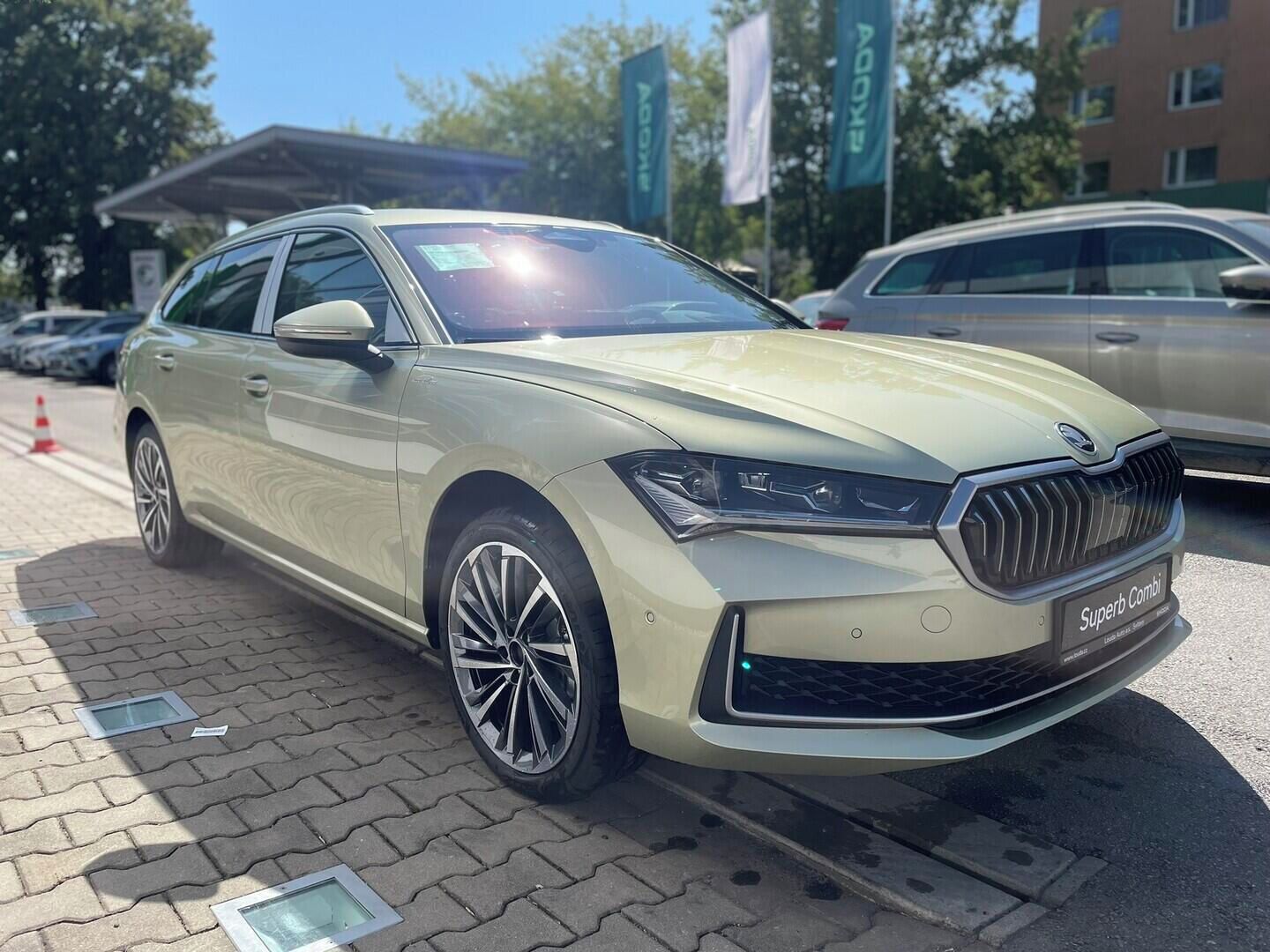 Škoda Superb, Combi  L&K  1,5 TSI 150 kW - fotka 3
