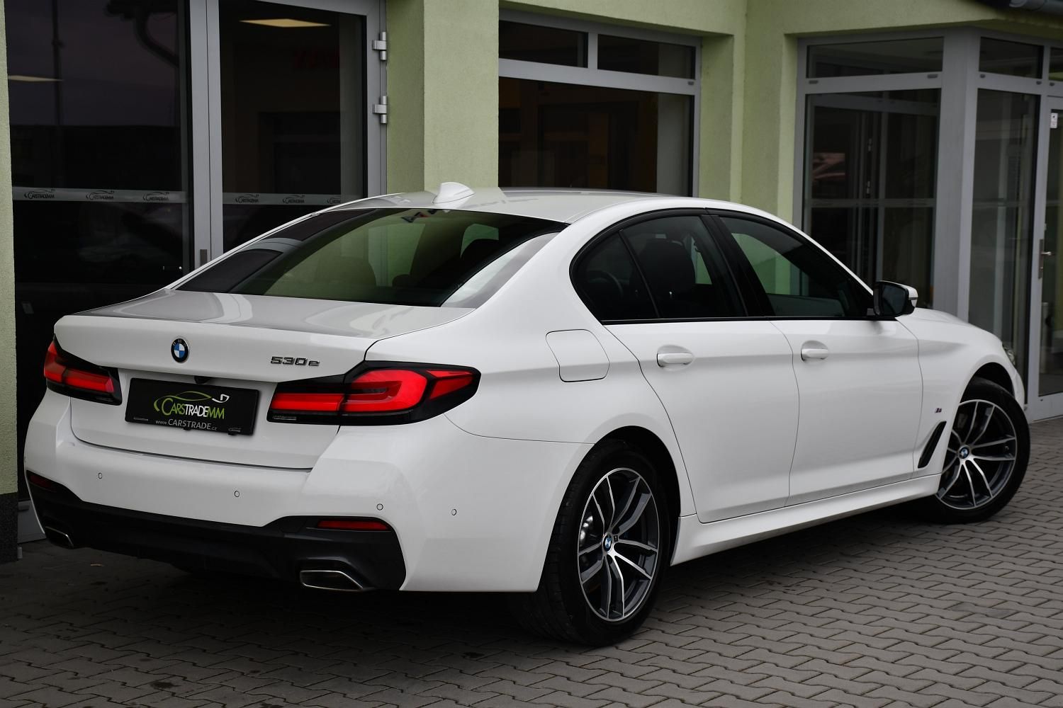 BMW Řada 5, 530e PHEV M-SPORT xD HUD 1M ČR - fotka 5