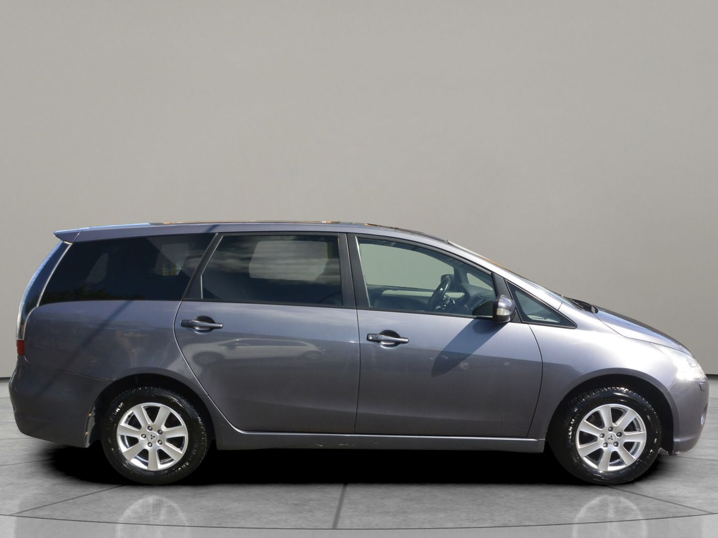 Mitsubishi Grandis, 2.0DI-D 6míst - fotka 4