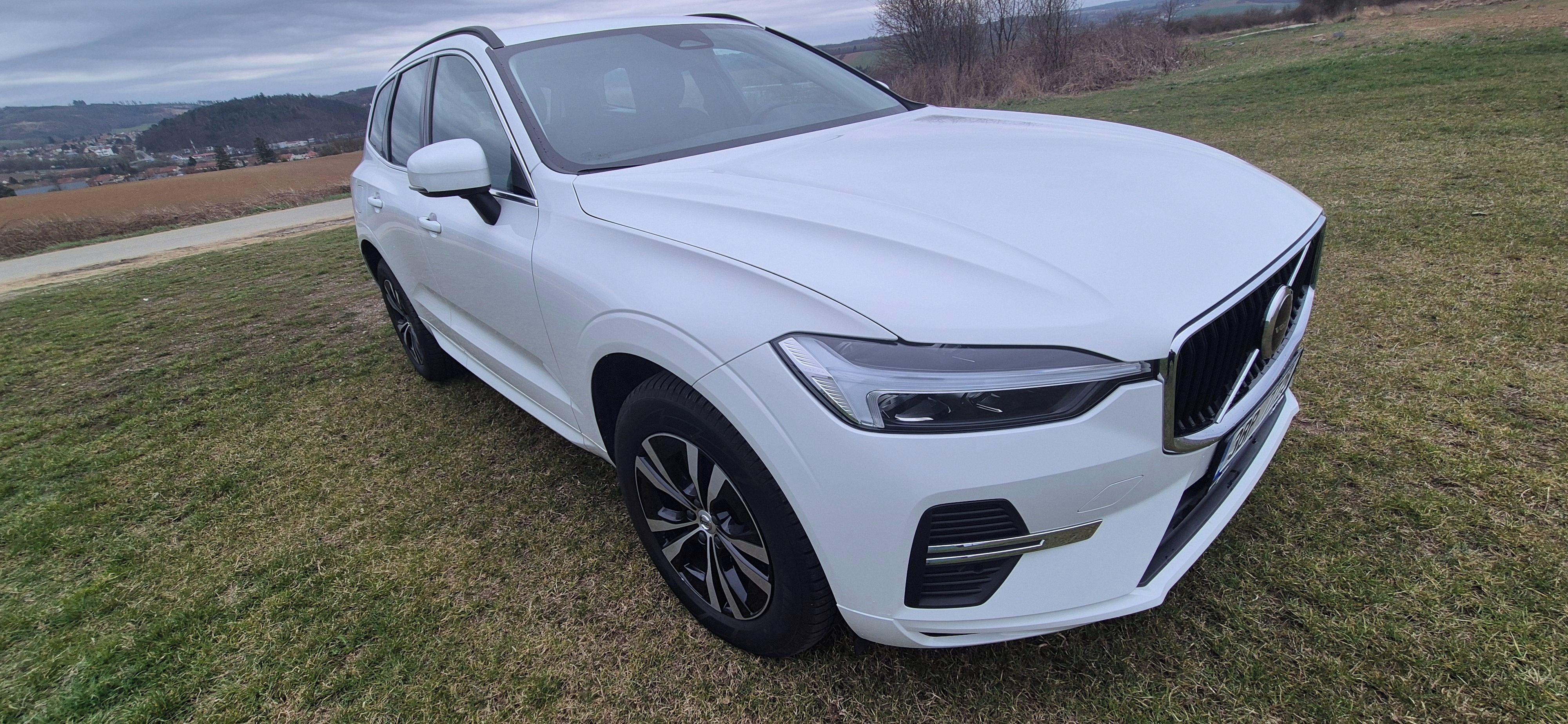 Volvo XC60, B4 AWD Momentum Pro - fotka 2
