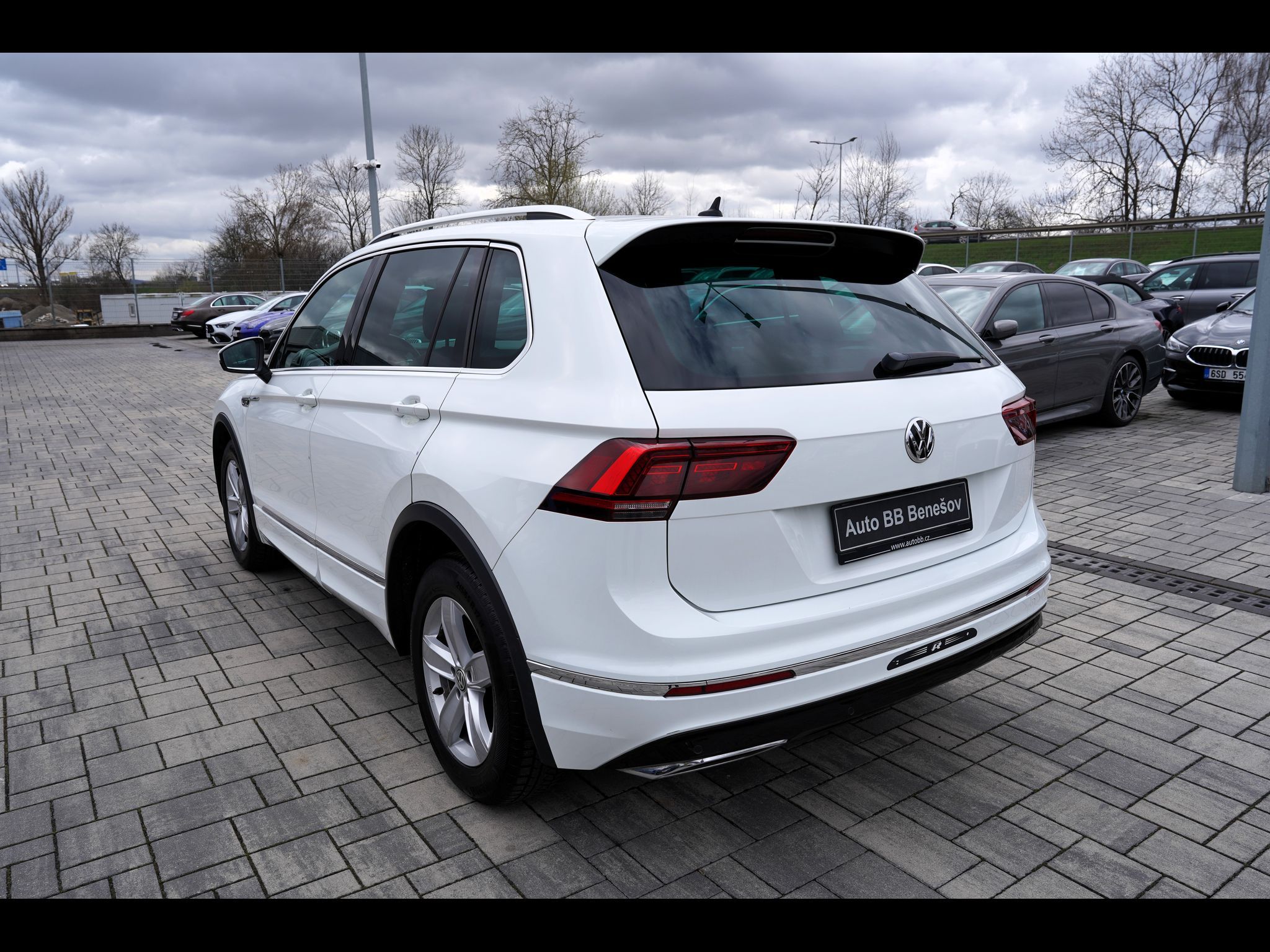 Volkswagen Tiguan, 2.0 TSI 4Motion/DSG/R-line/ČR - fotka 4