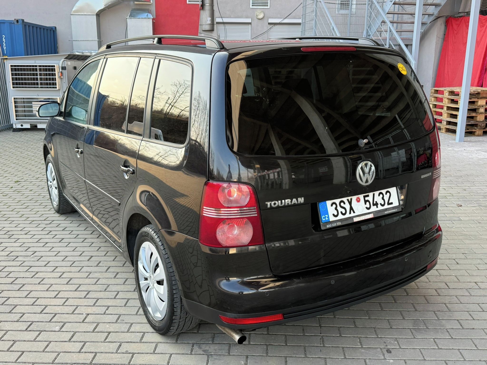Volkswagen Touran, 2.0i+CNG, 80kw Nová STK 7míst - fotka 3