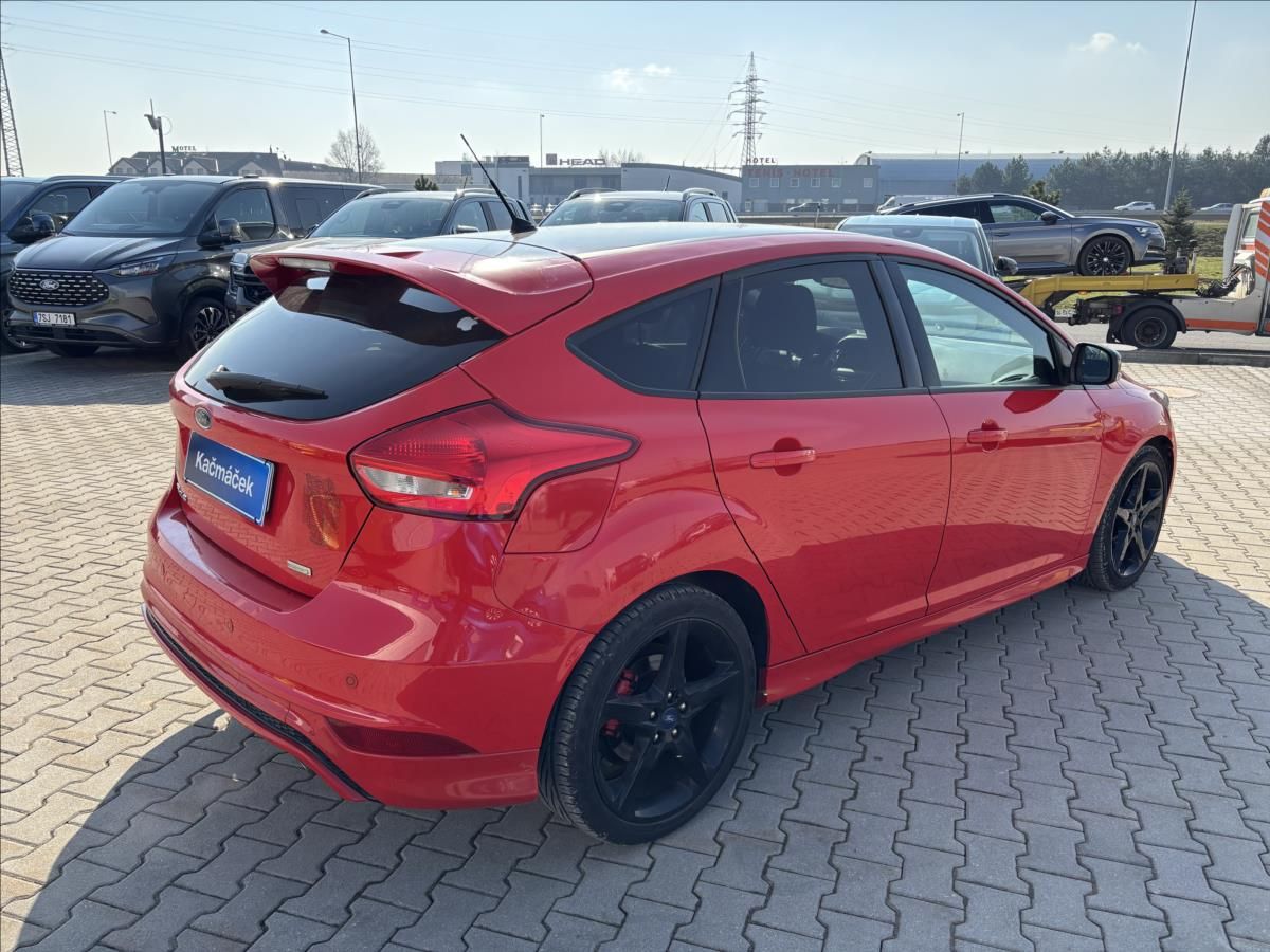 Ford Focus, 1,5 Race Red 110 kW - fotka 5