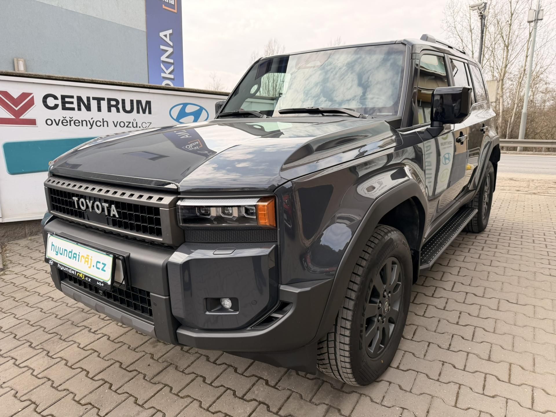 Toyota Land Cruiser, 2.8-INVINCIBLE-ZÁRUKA-DPH - fotka 4