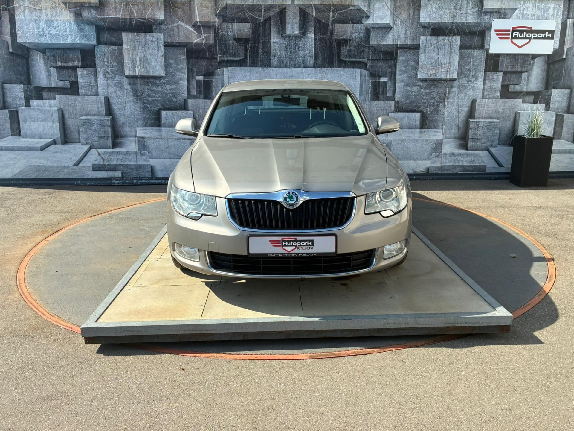 Škoda Superb, 2.0TDI, 103KW - fotka 2