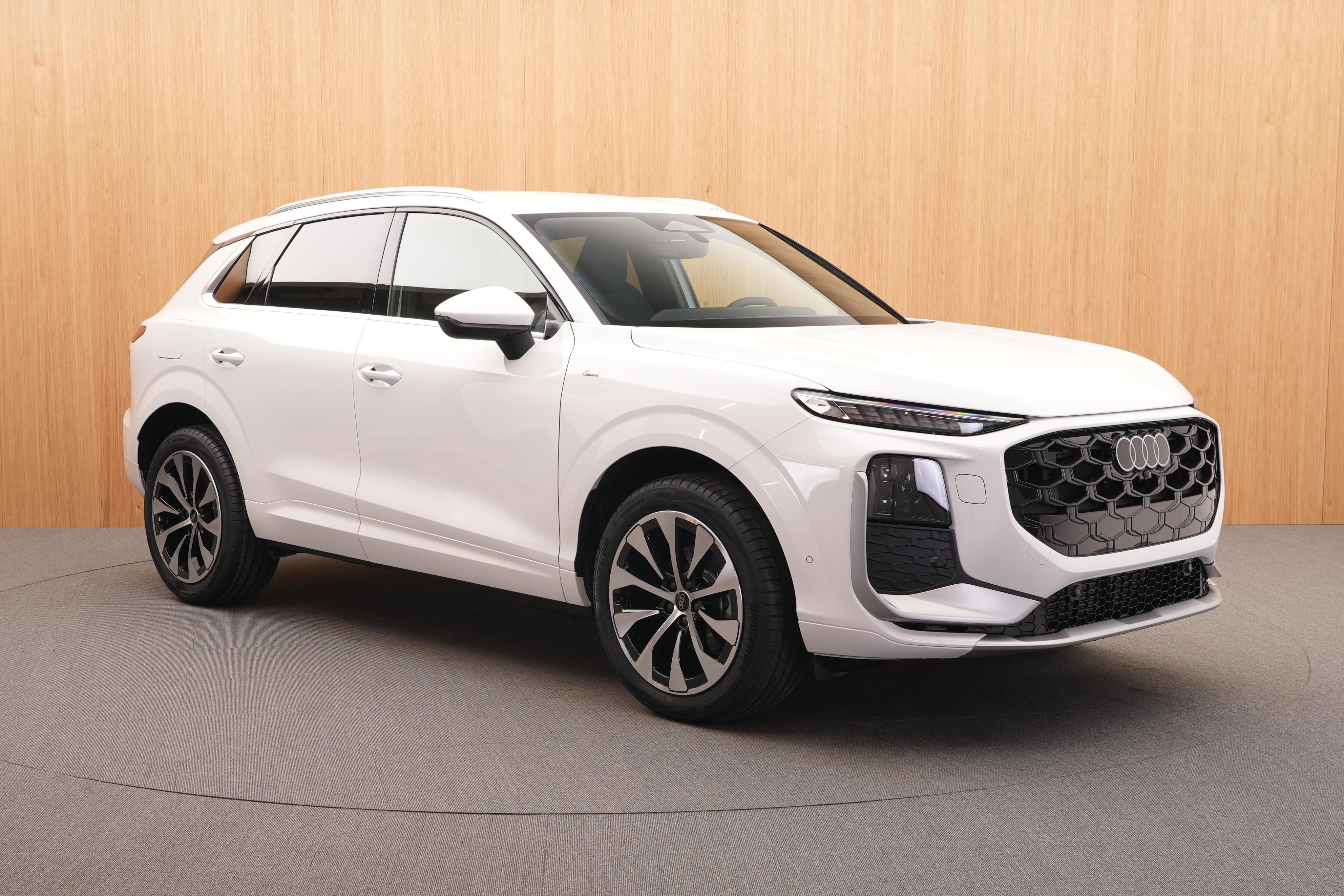 Audi Q3, S line  35 TFSI 110 kW - fotka 6