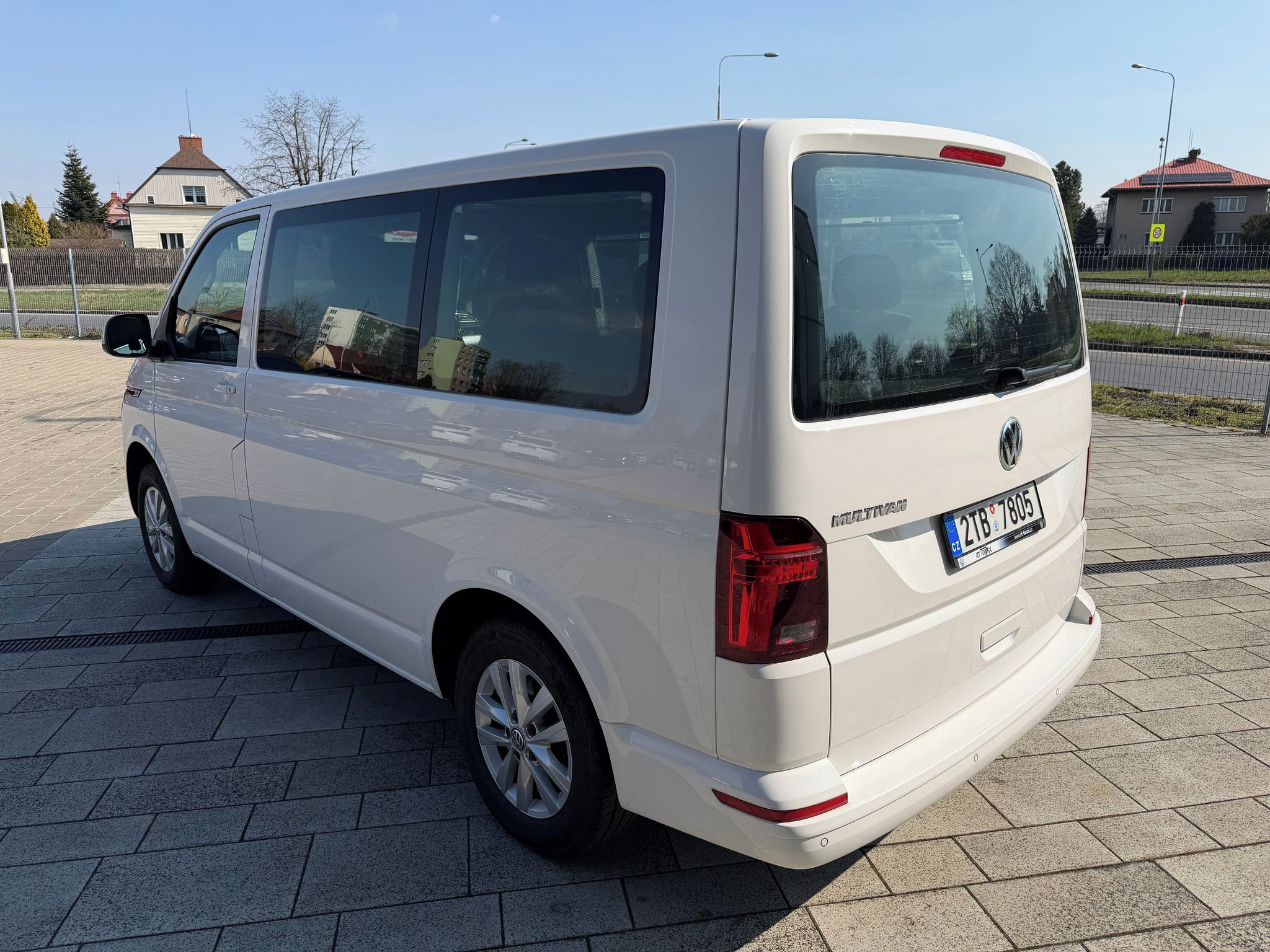 Volkswagen Multivan, Comfortline  7míst 2,0TDI 110k - fotka 3