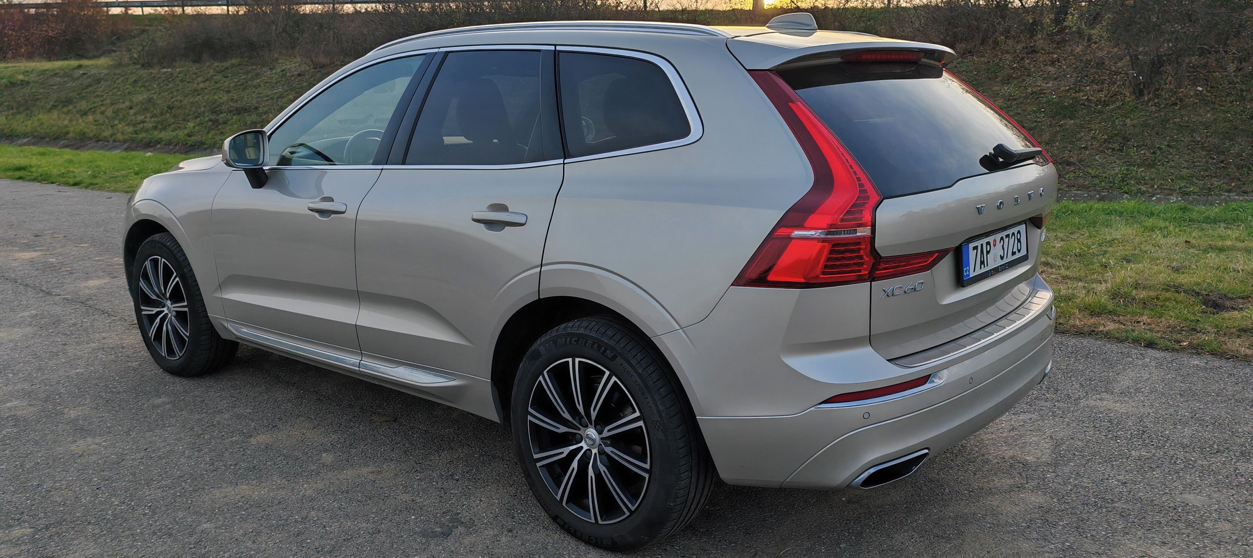 Volvo XC60, D4 140kw AWD INSCRIPTION - fotka 3