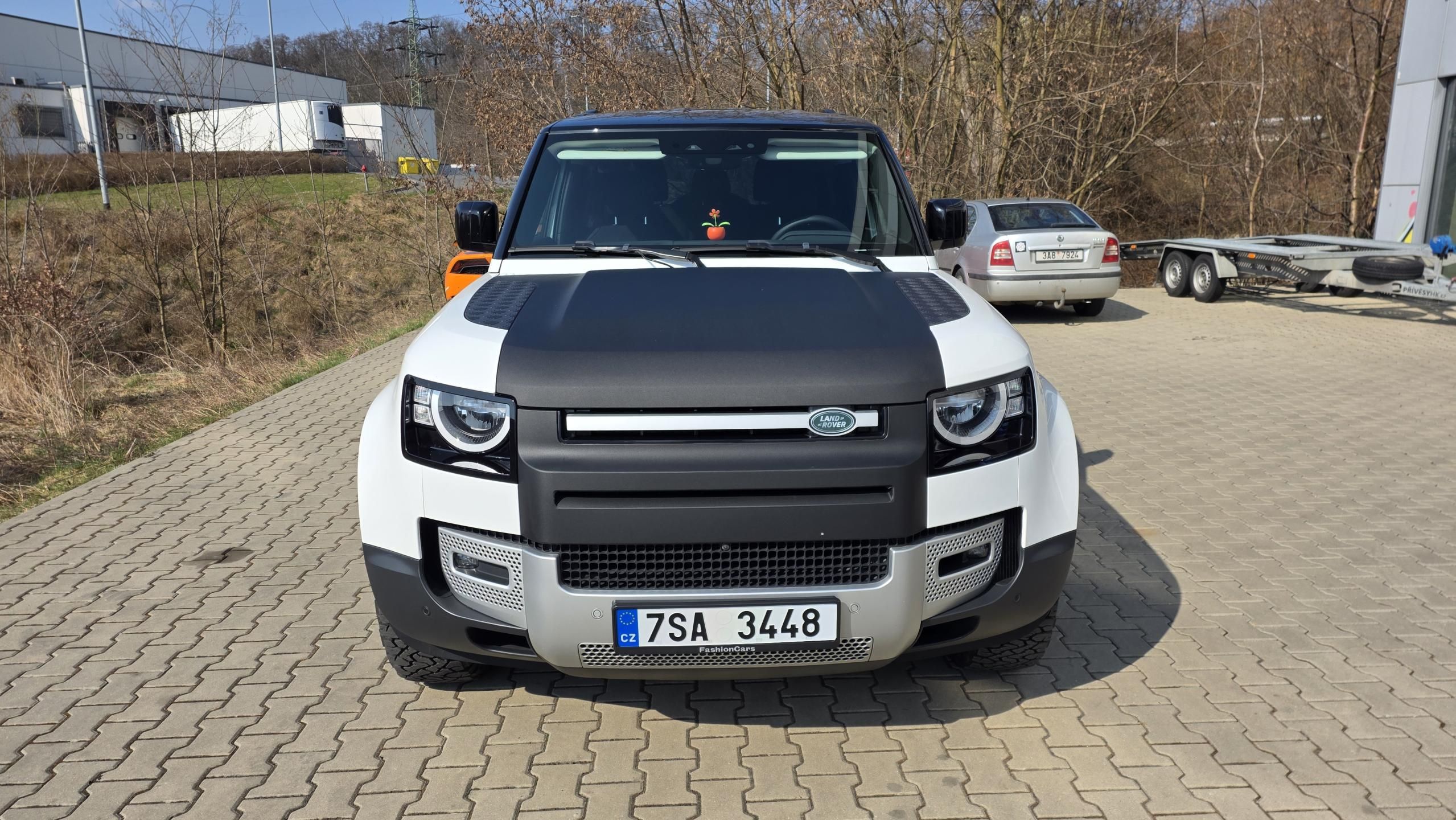 Land Rover Defender, TOP STAV VZDUCH VELKÝ SERVIS - fotka 2