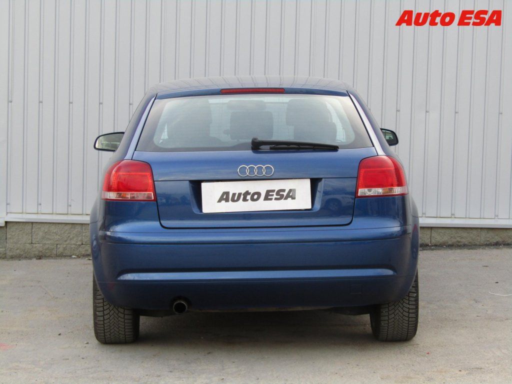 Audi A3, 1.6i,AC,výhřev.sed - fotka 5