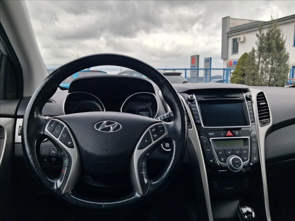 Hyundai i30, 1,6 GDI AT Weekend PANORAMA - fotka 5