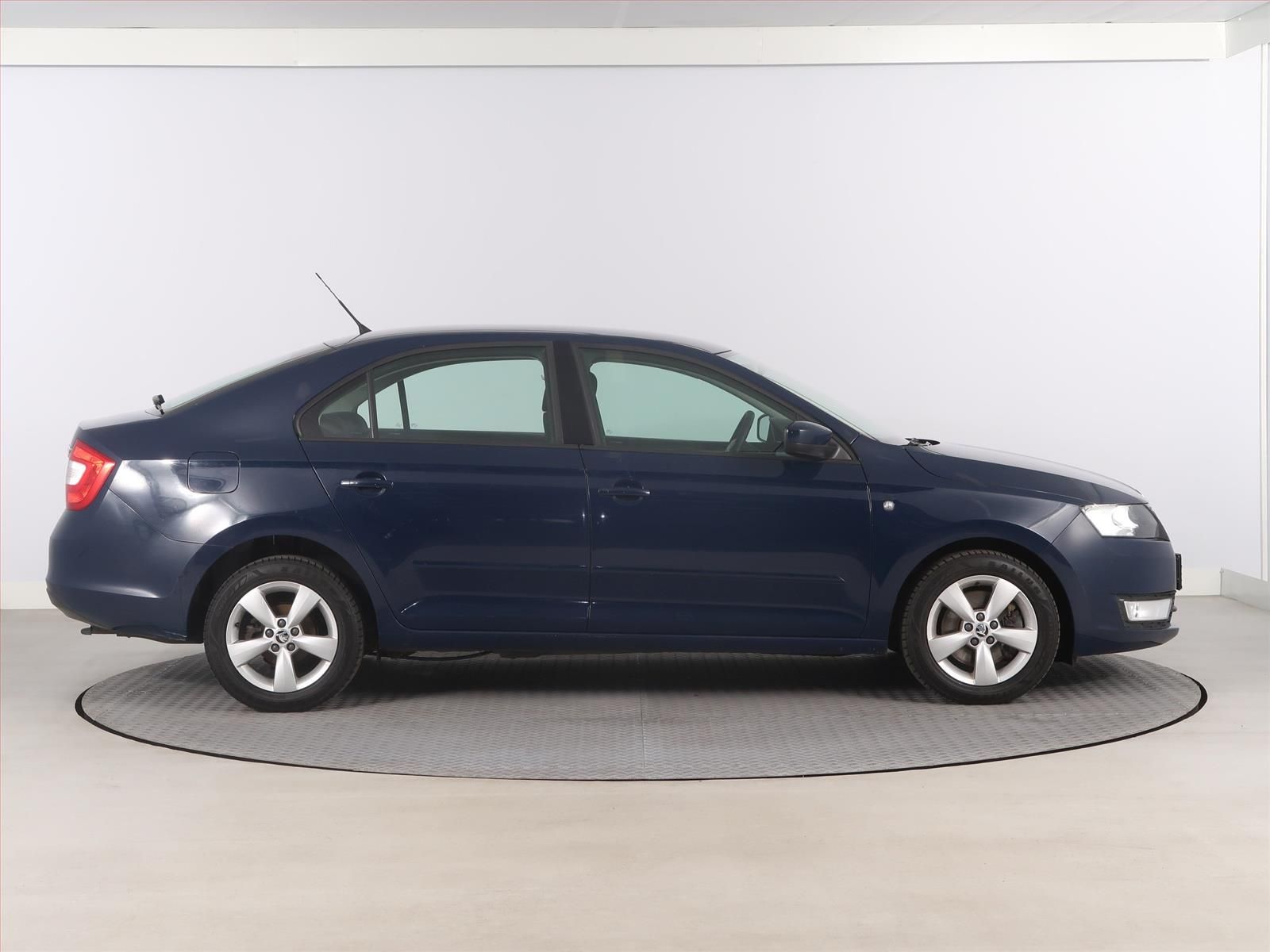 Škoda Rapid, 1.6 TDI, NOVÁ CENA, Klima - fotka 6