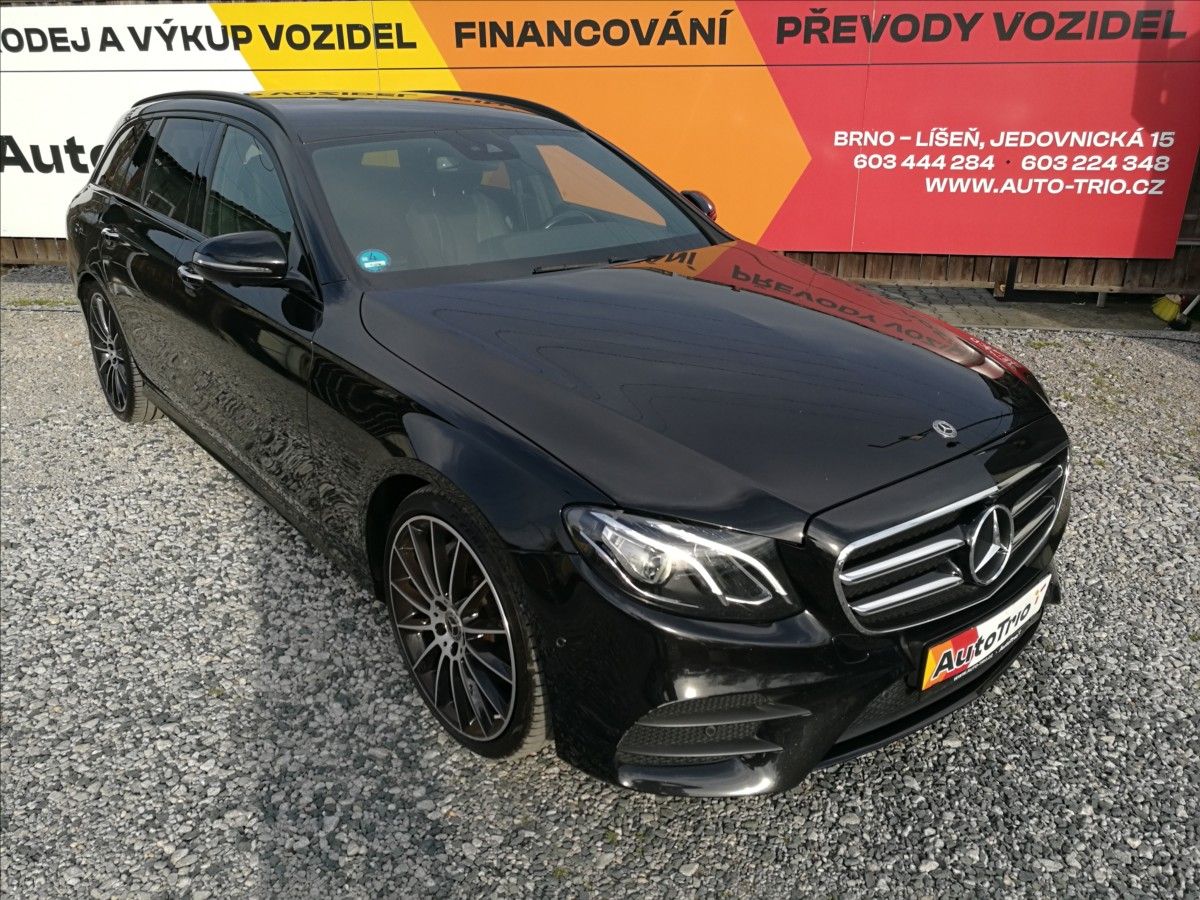 Mercedes-Benz Třídy E, 300d - fotka 2