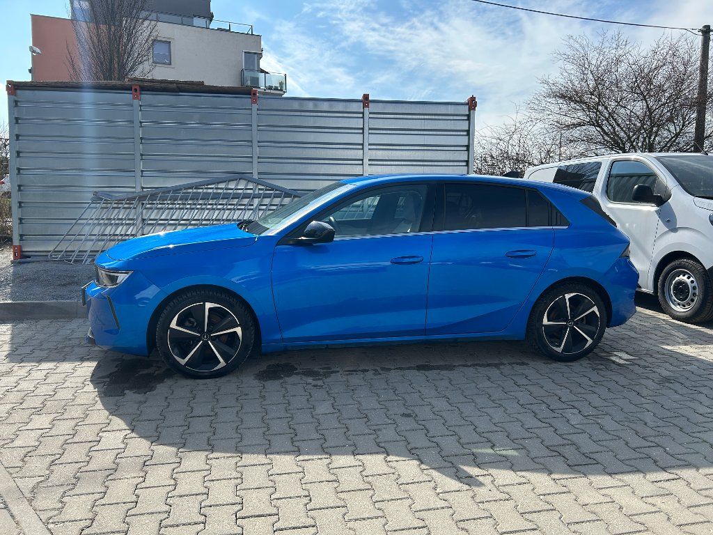 Opel Astra, Elegance 1,2 Turbo 96kW MT6 - fotka 2