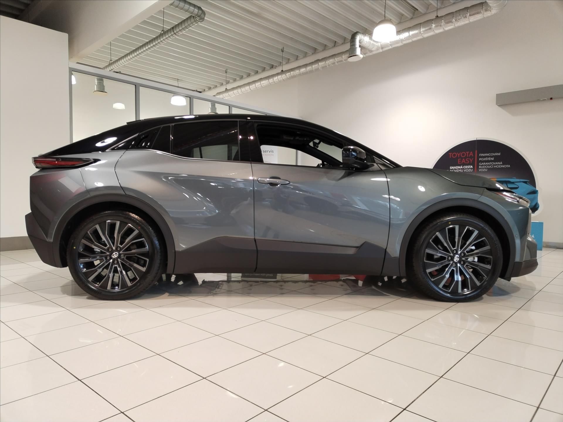 Toyota C-HR, BEV 77 kWh  AWD EXECUTIVE VIP - fotka 2