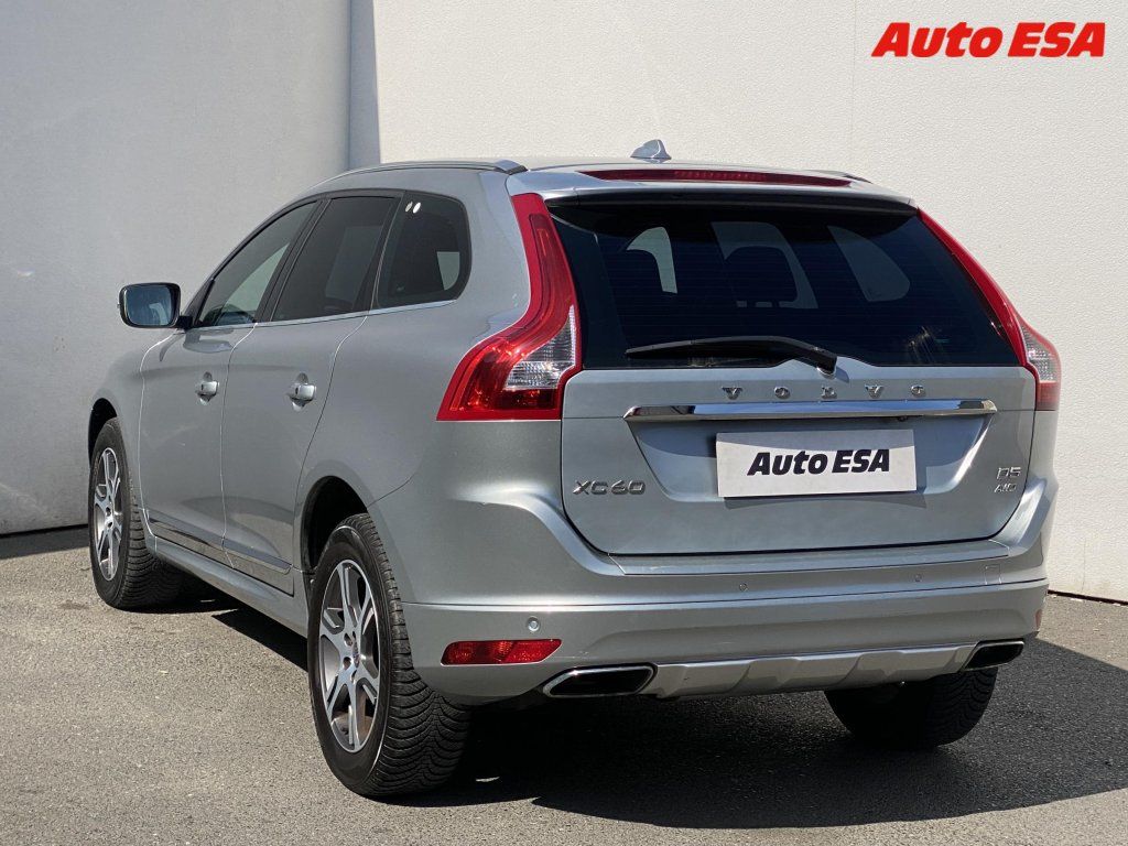 Volvo XC60, 2.4 D5 4x4,AT - fotka 6