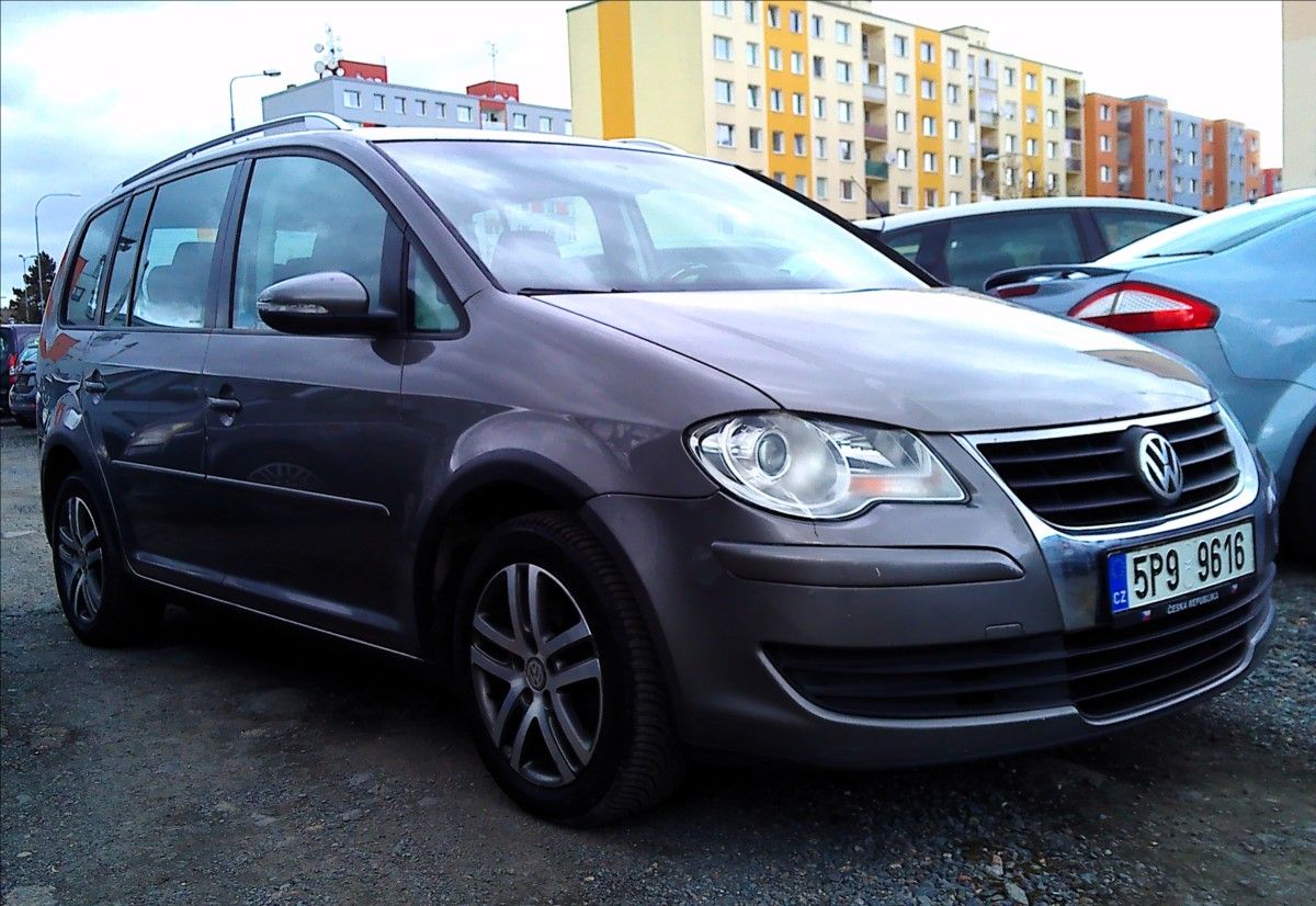 Volkswagen Touran, 2,0   TDI ČR SERV.KNÍŽKA 7MÍST - fotka 2