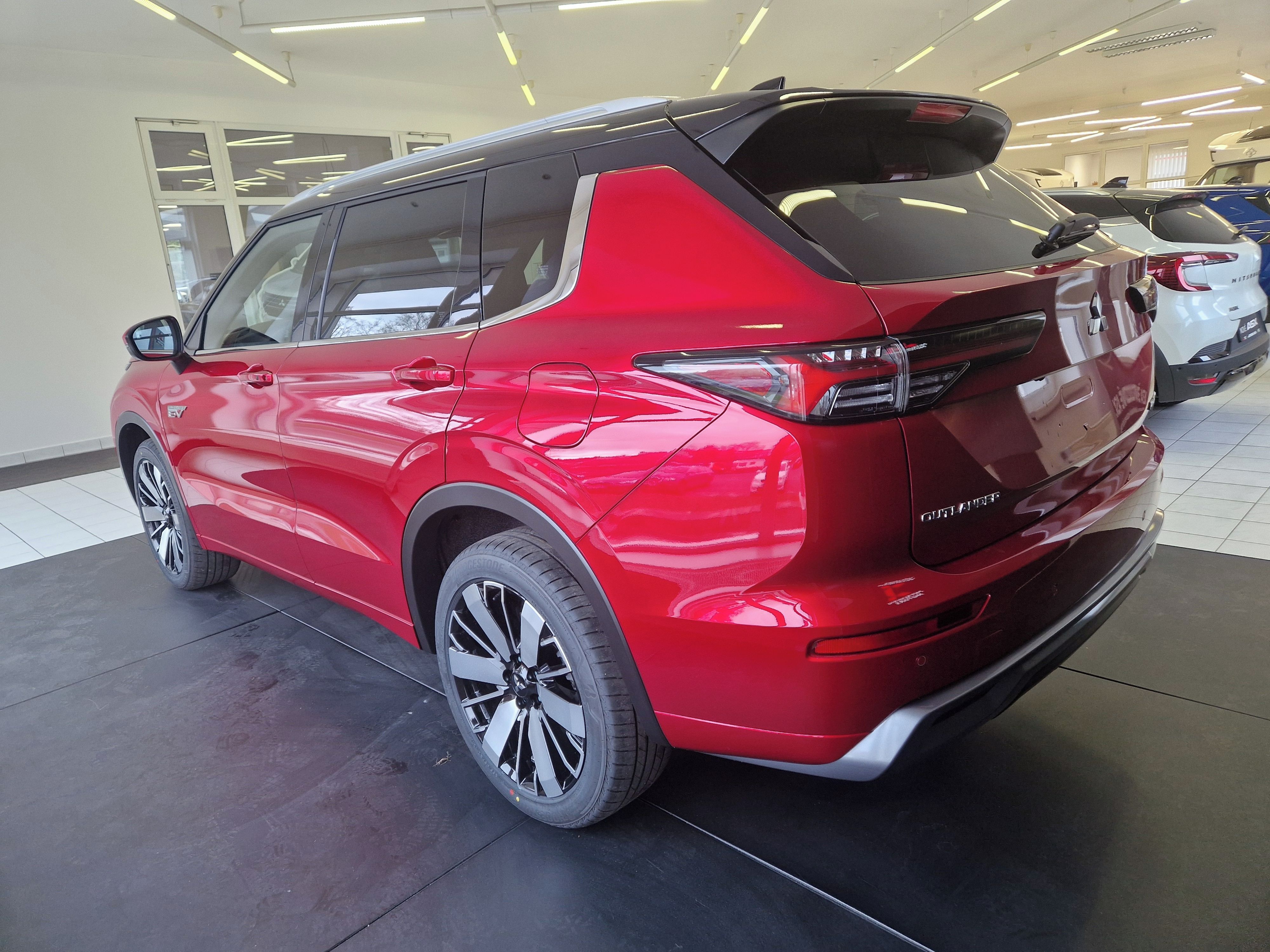 Mitsubishi Outlander, INSTYLE 2.4 MIVEC PHEV 306k - fotka 4
