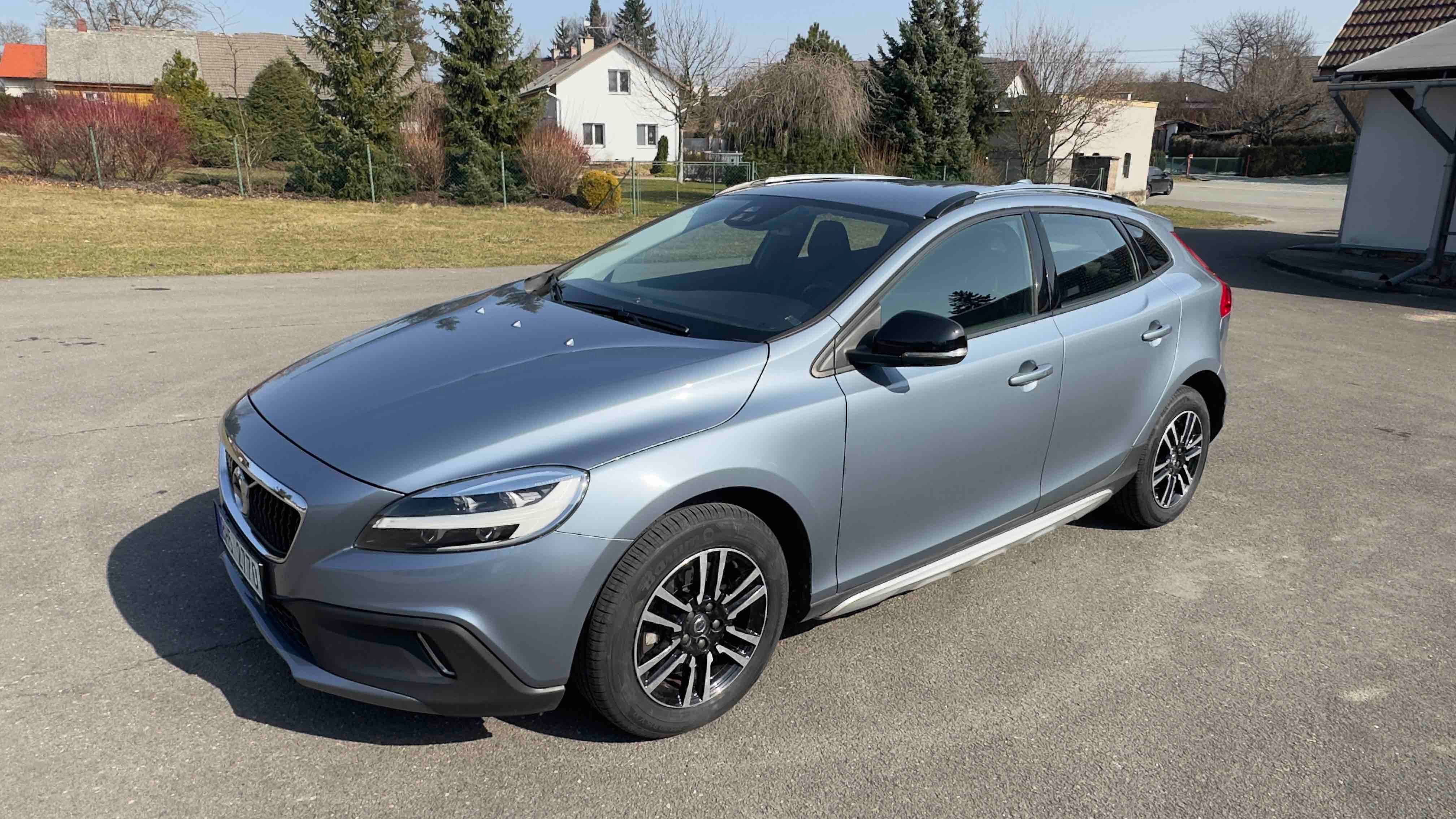 Volvo V40, CROSS COUNTRY D2 BLACK EDITION