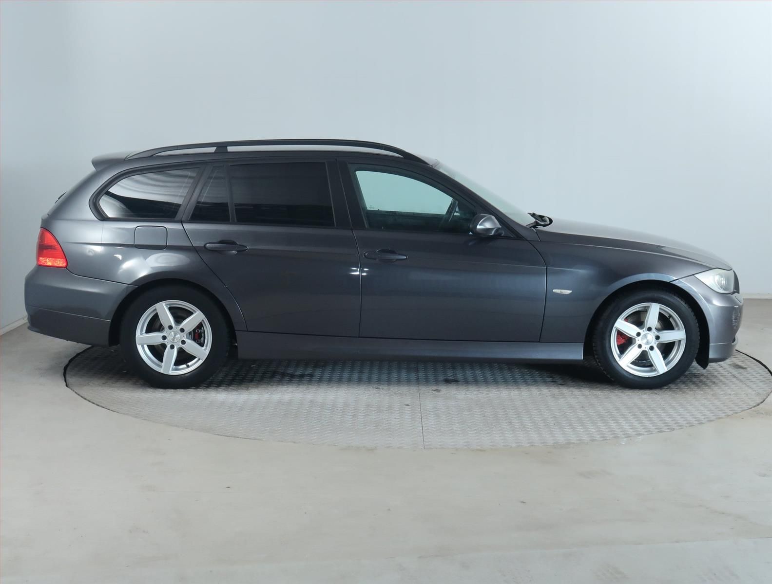 BMW Řada 3, 318 i, Parkovací asistent - fotka 6