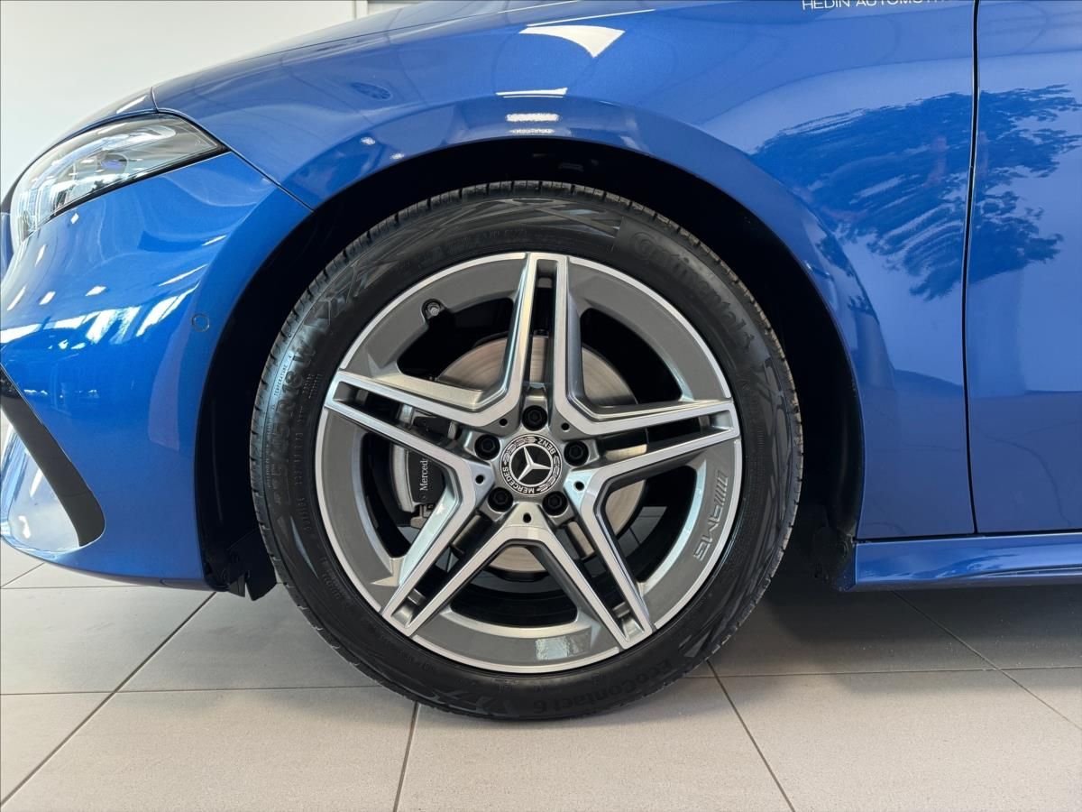 Mercedes-Benz Třídy A, . A 200 - fotka 3