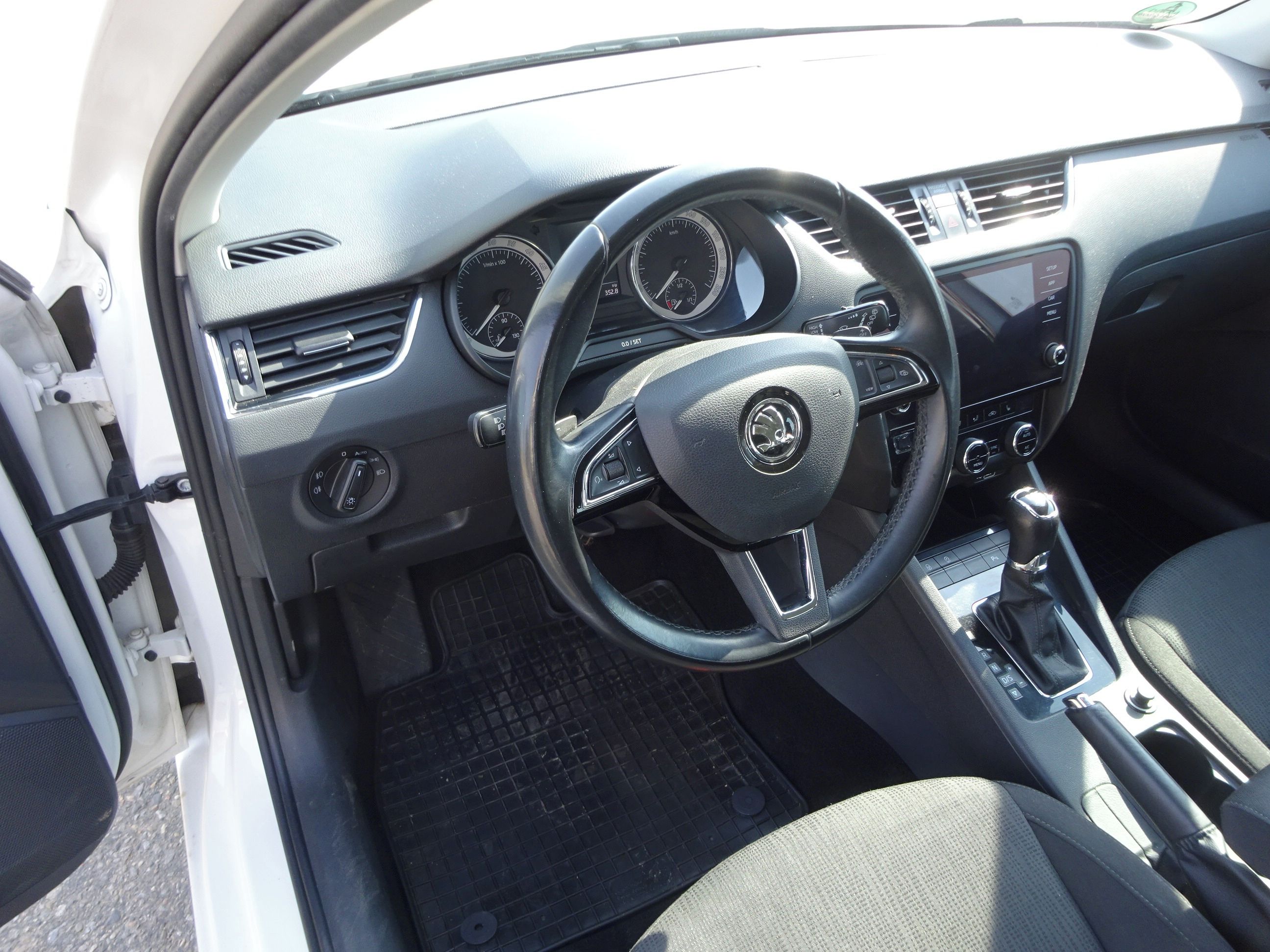 Škoda Octavia, 2.0 TDI (110 KW) KOUPENO V ČR - fotka 5