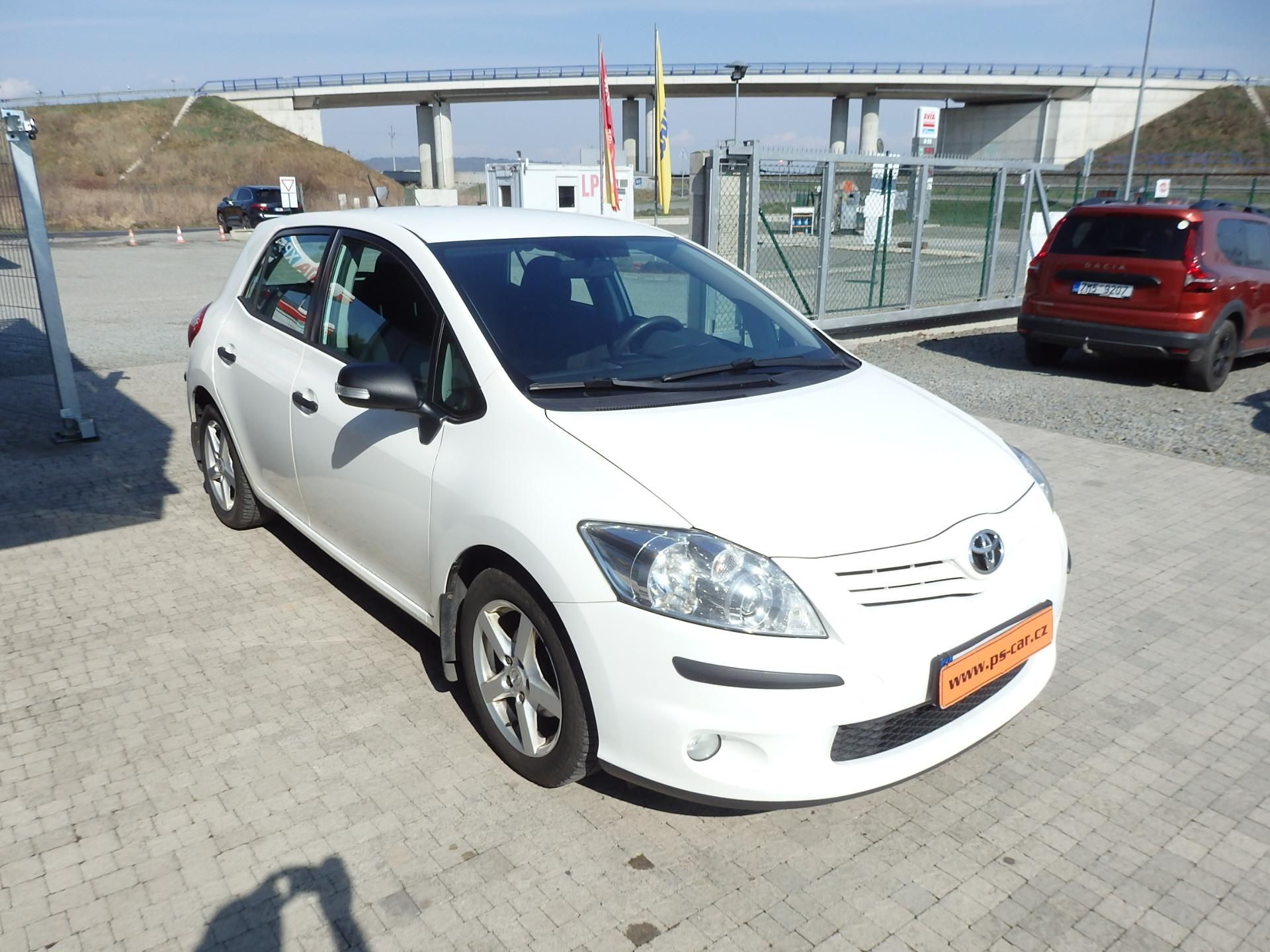 Toyota Auris, 1.6 VALVE MATIC ZÁVĚS - fotka 3