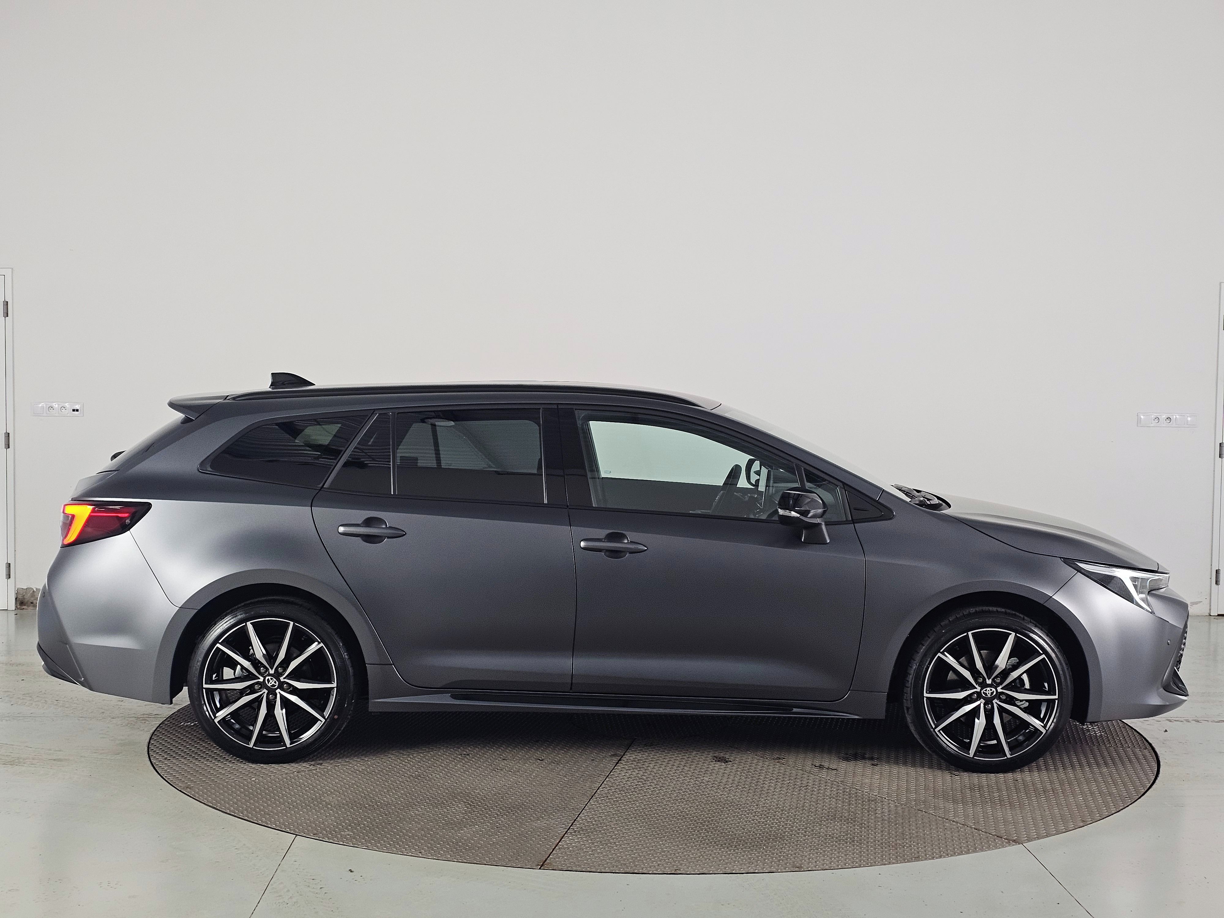 Toyota Corolla, 2.0 HEV 178k 2x4 GR SPORT - fotka 3
