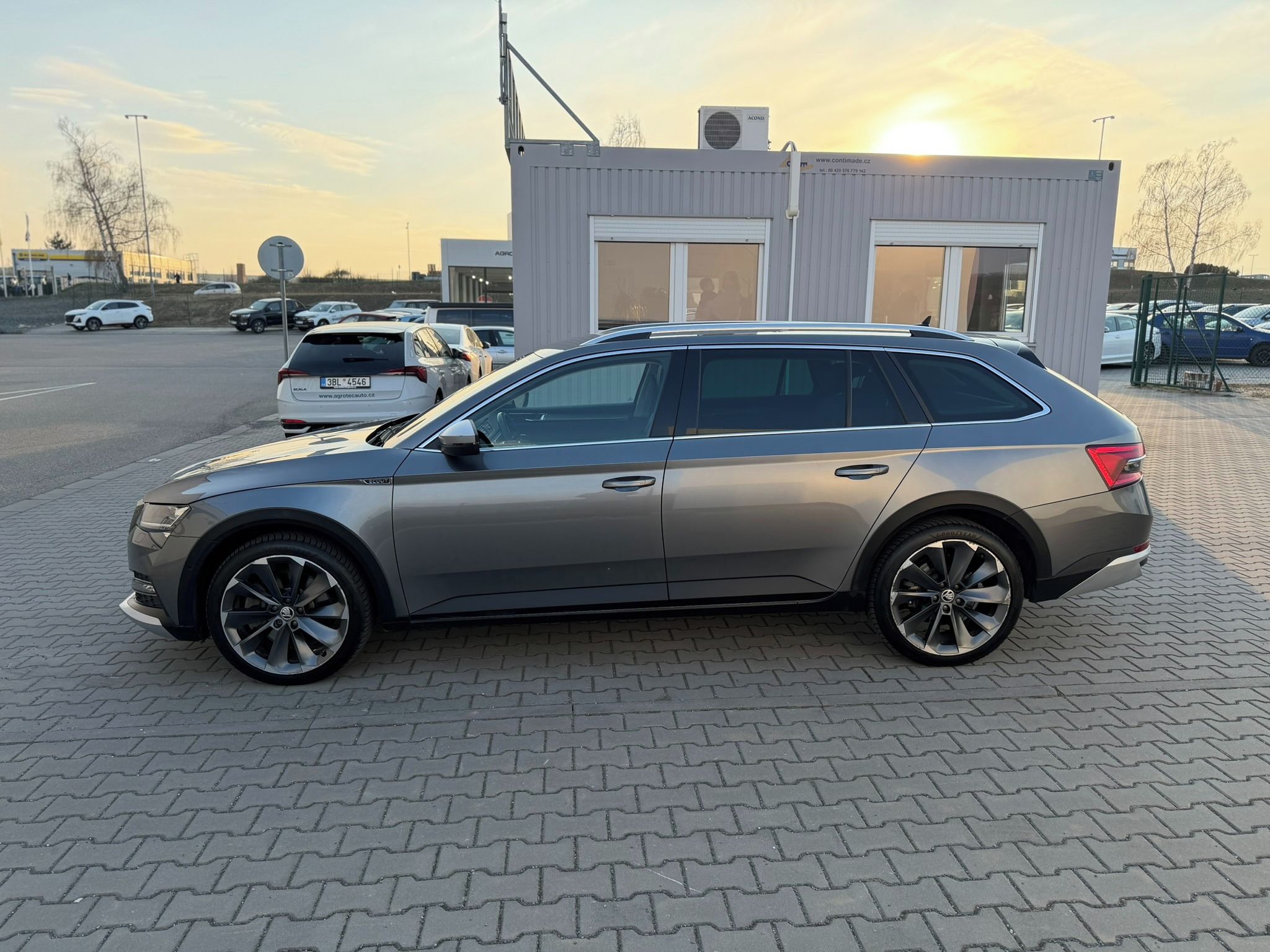 Škoda Superb, 2.0 TSI 206kW Scout Combi 4x4 - fotka 4