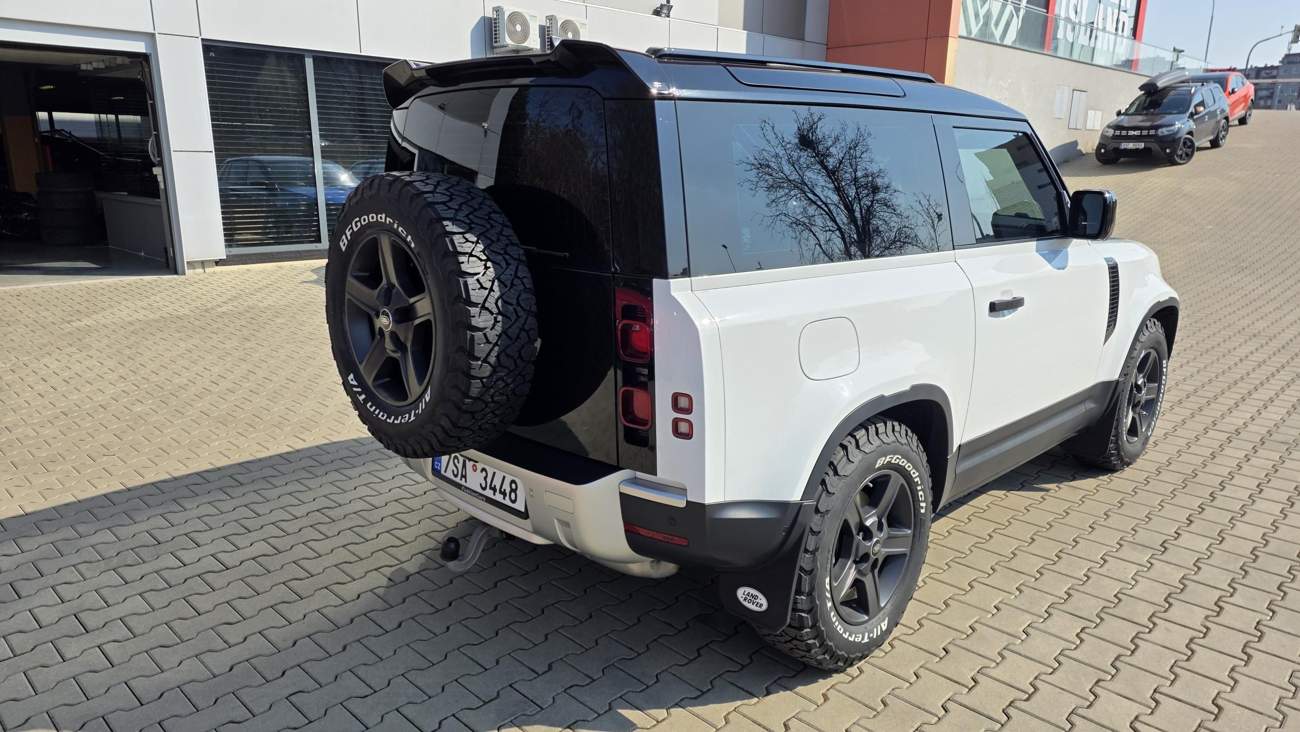 Land Rover Defender, TOP STAV VZDUCH VELKÝ SERVIS - fotka 4