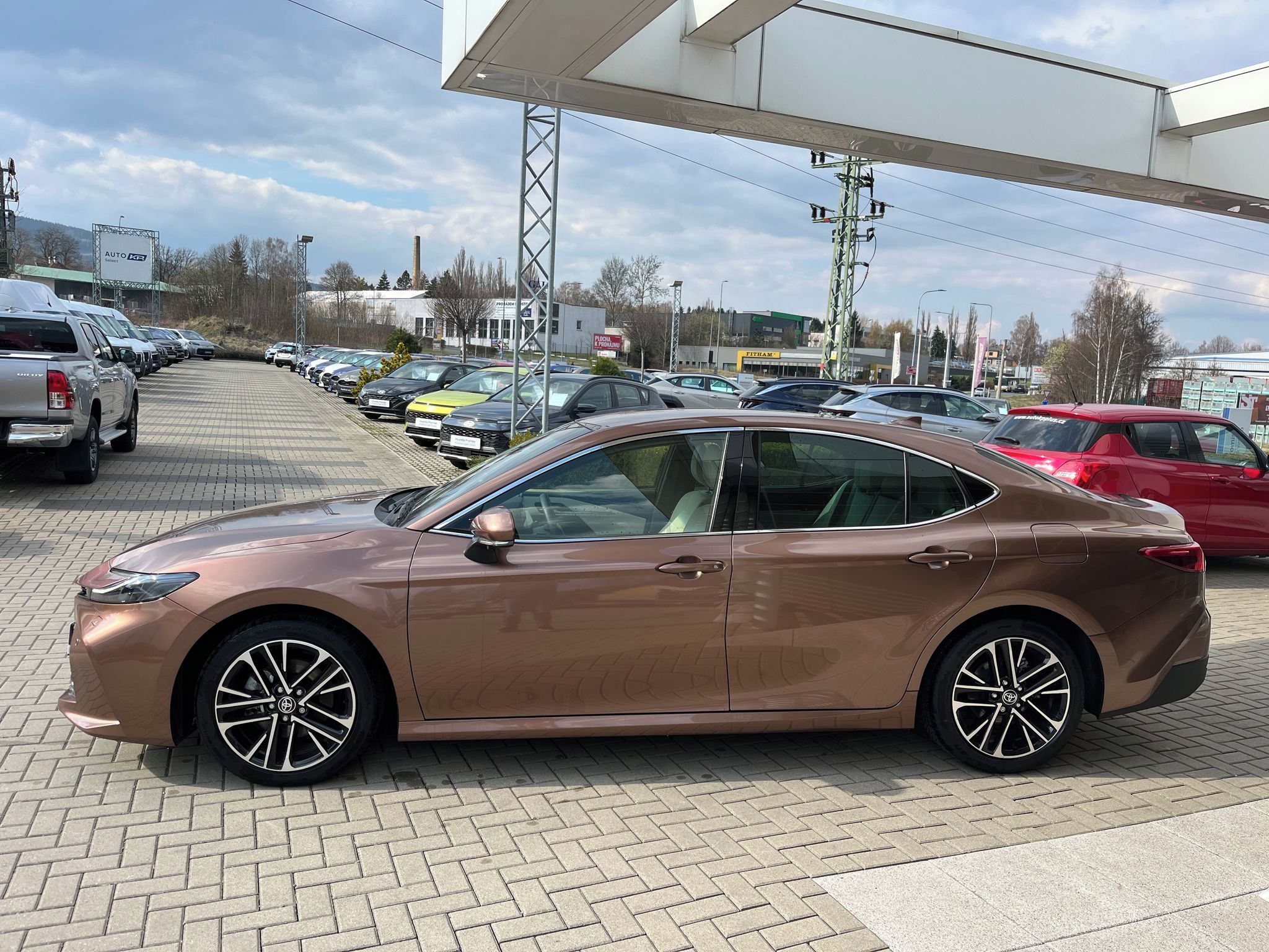 Toyota Camry, 2.5 Hybrid e-CVT Executive JBL - fotka 3