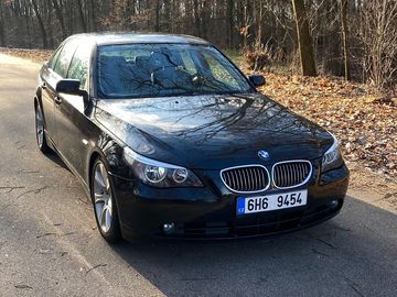 BMW e60 550i manuál