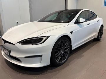 Plaid AWD Pano. Bílý in. Yoke